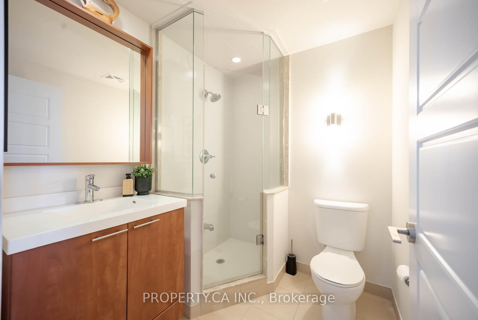 2 Bedrooms Condo at 15 Viking, Toronto For sale