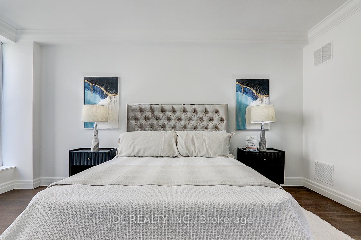 3 Bedrooms Condo at 934 Mount Pleasant,  Toronto For sale
