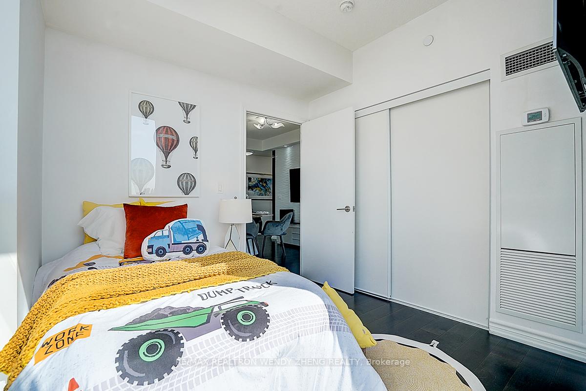 2 Bedrooms Condo at 52 Forest Manor, Toronto For sale