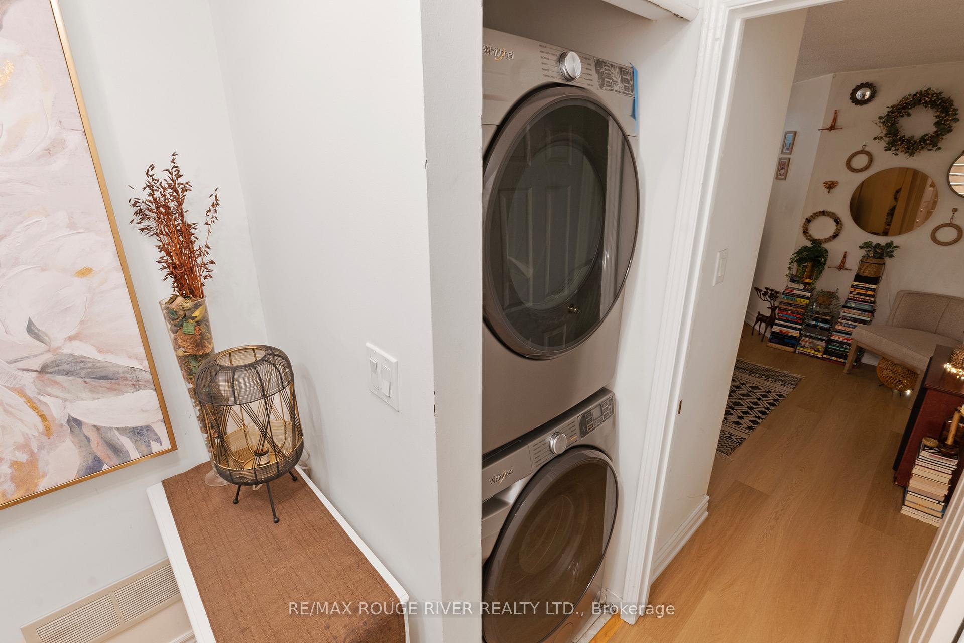 2 Bedrooms Condo at 32 Massey, Toronto For sale