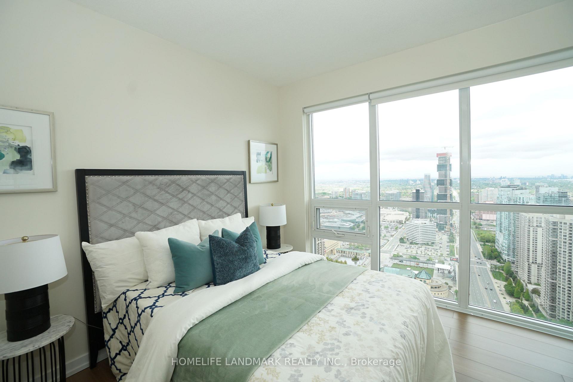 3 Bedrooms Condo at 4011 Brickstone, Mississauga For sale
