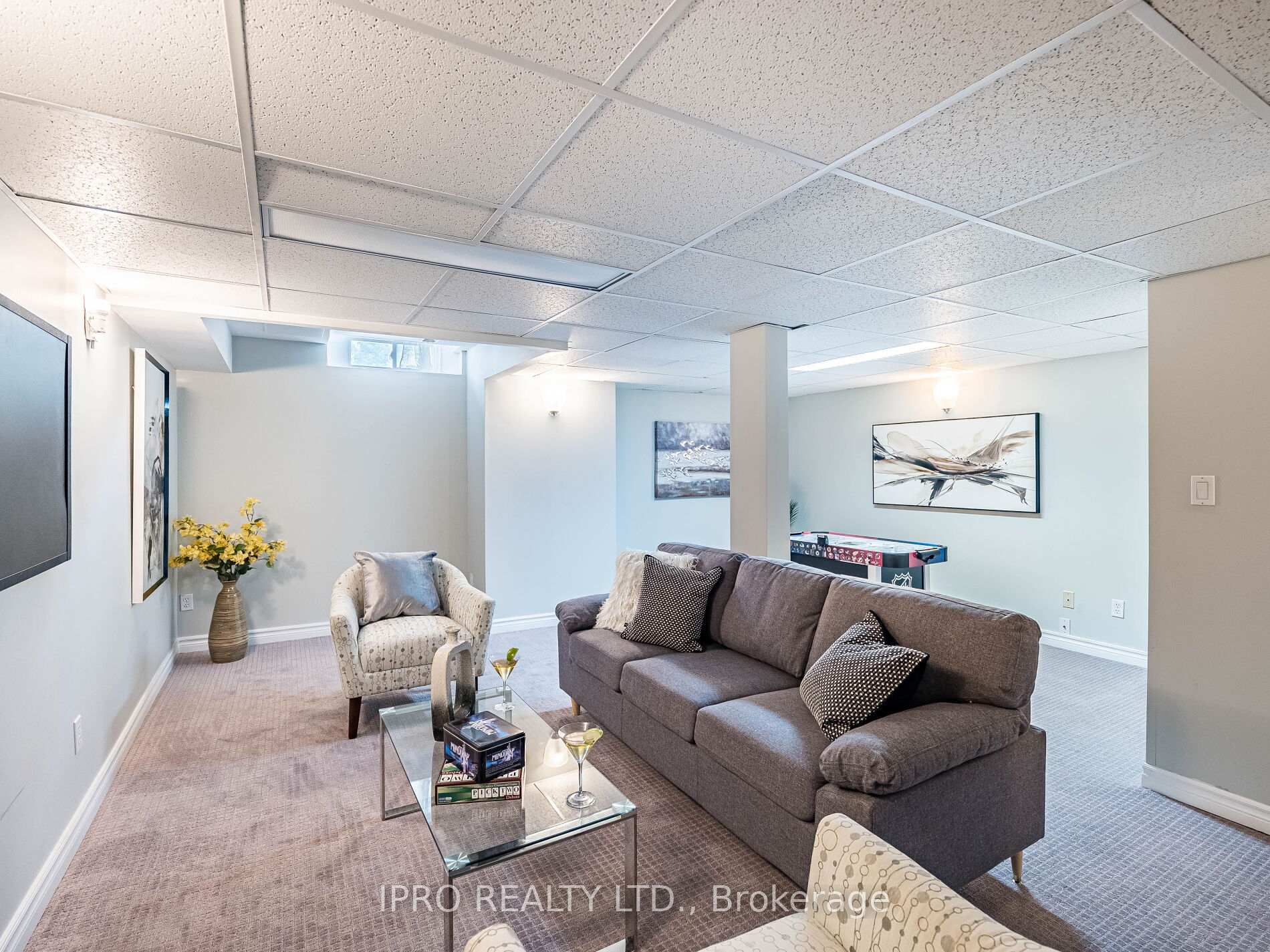 4 Bedrooms Condo at 833 Scollard, Mississauga For sale