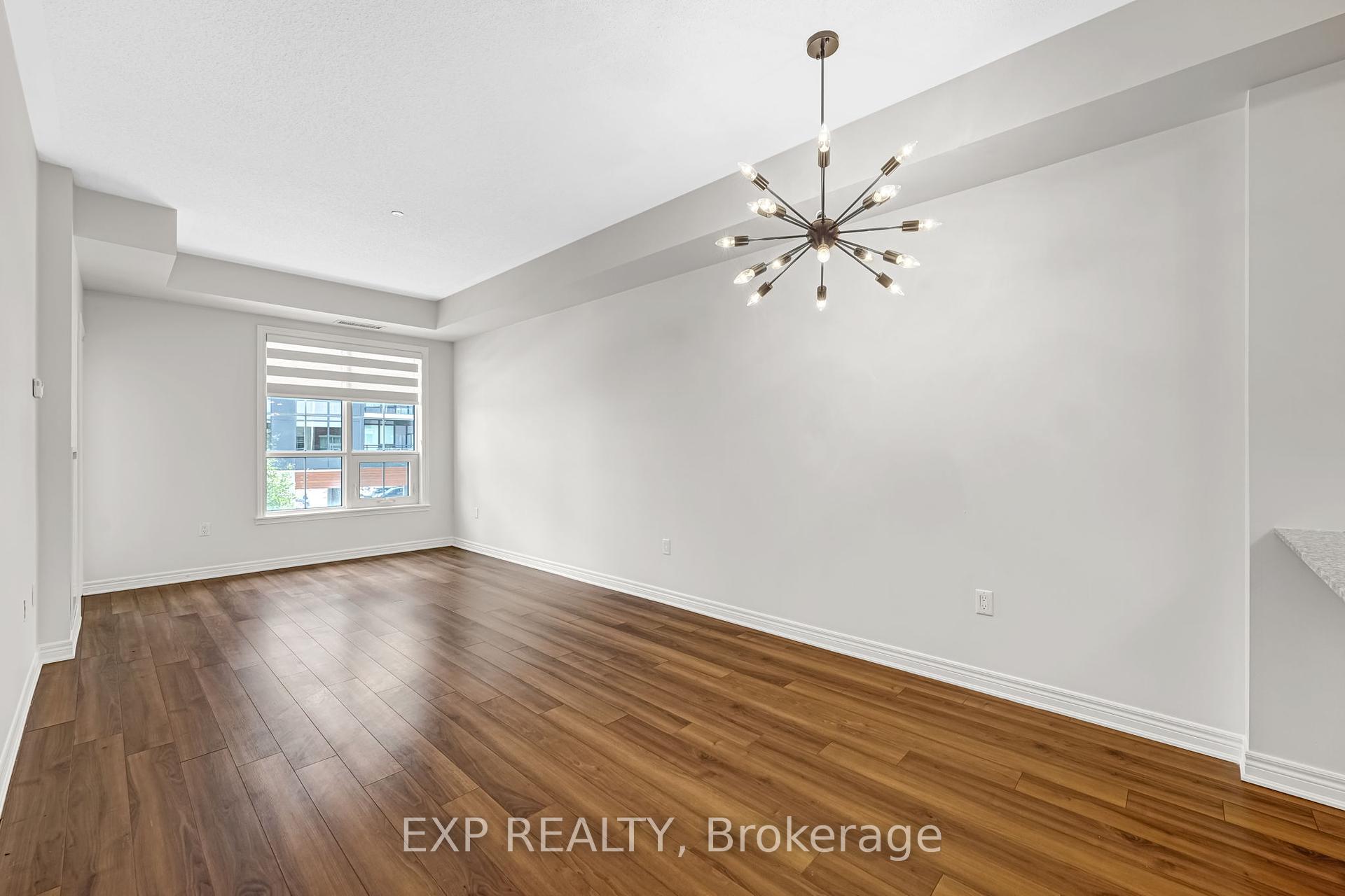 3 Bedrooms Condo at 216 Oak Park, Oakville For sale