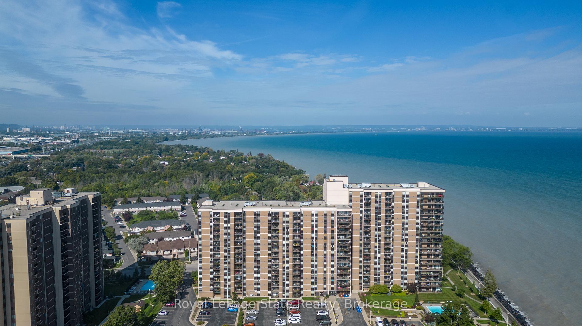 2 Bedrooms Condo at 500 Green,  Hamilton For sale