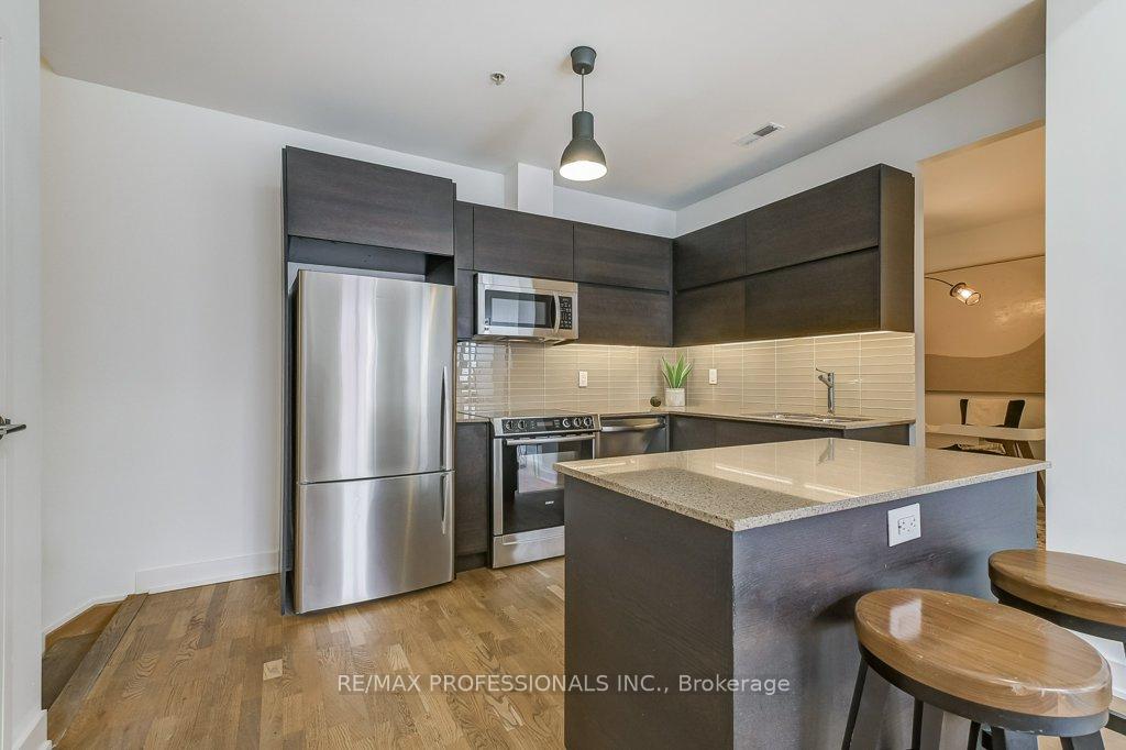 2 Bedrooms Condo at 152 Annette,  Toronto For sale