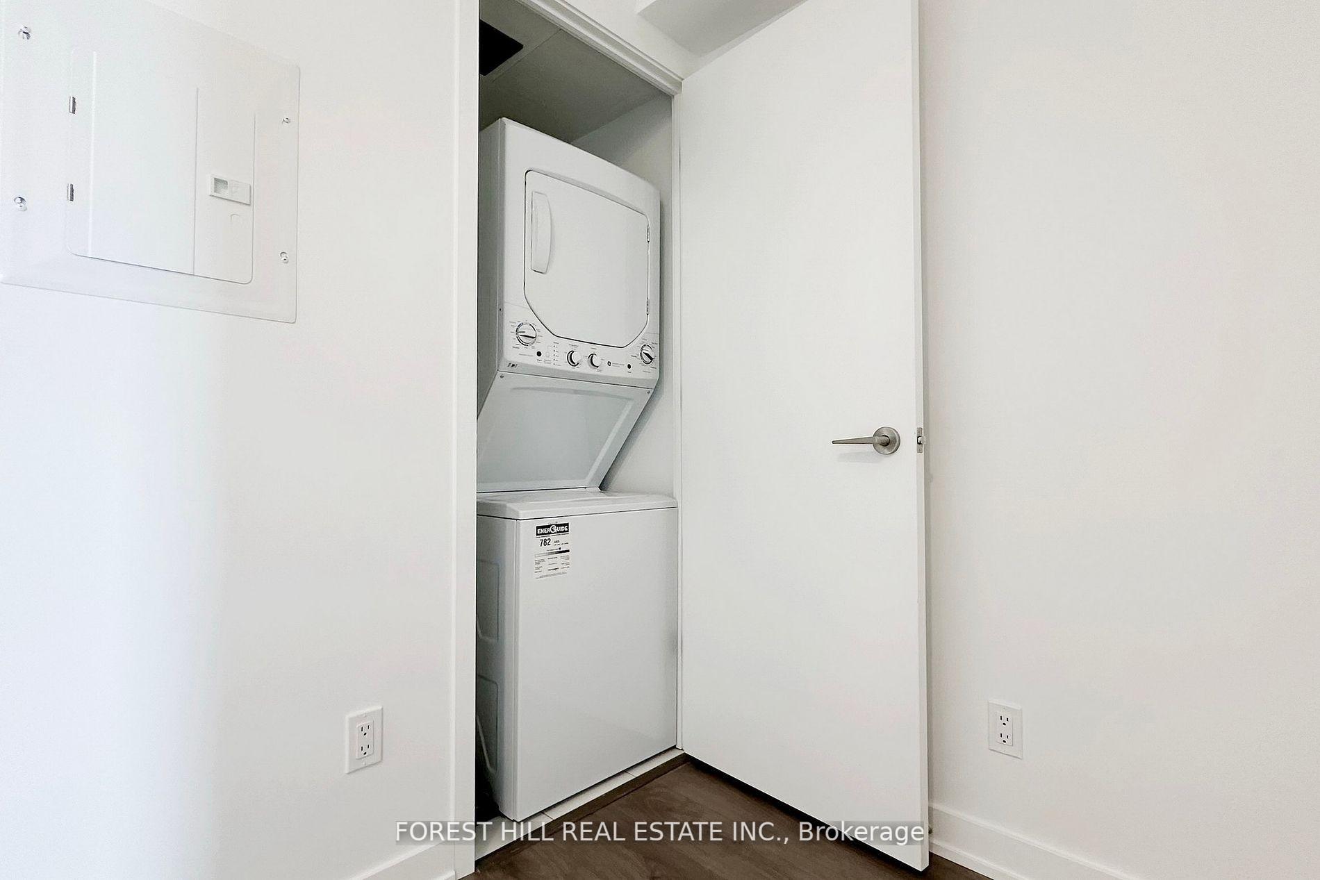 2 Bedrooms Condo at 501 Yonge,  Toronto For sale