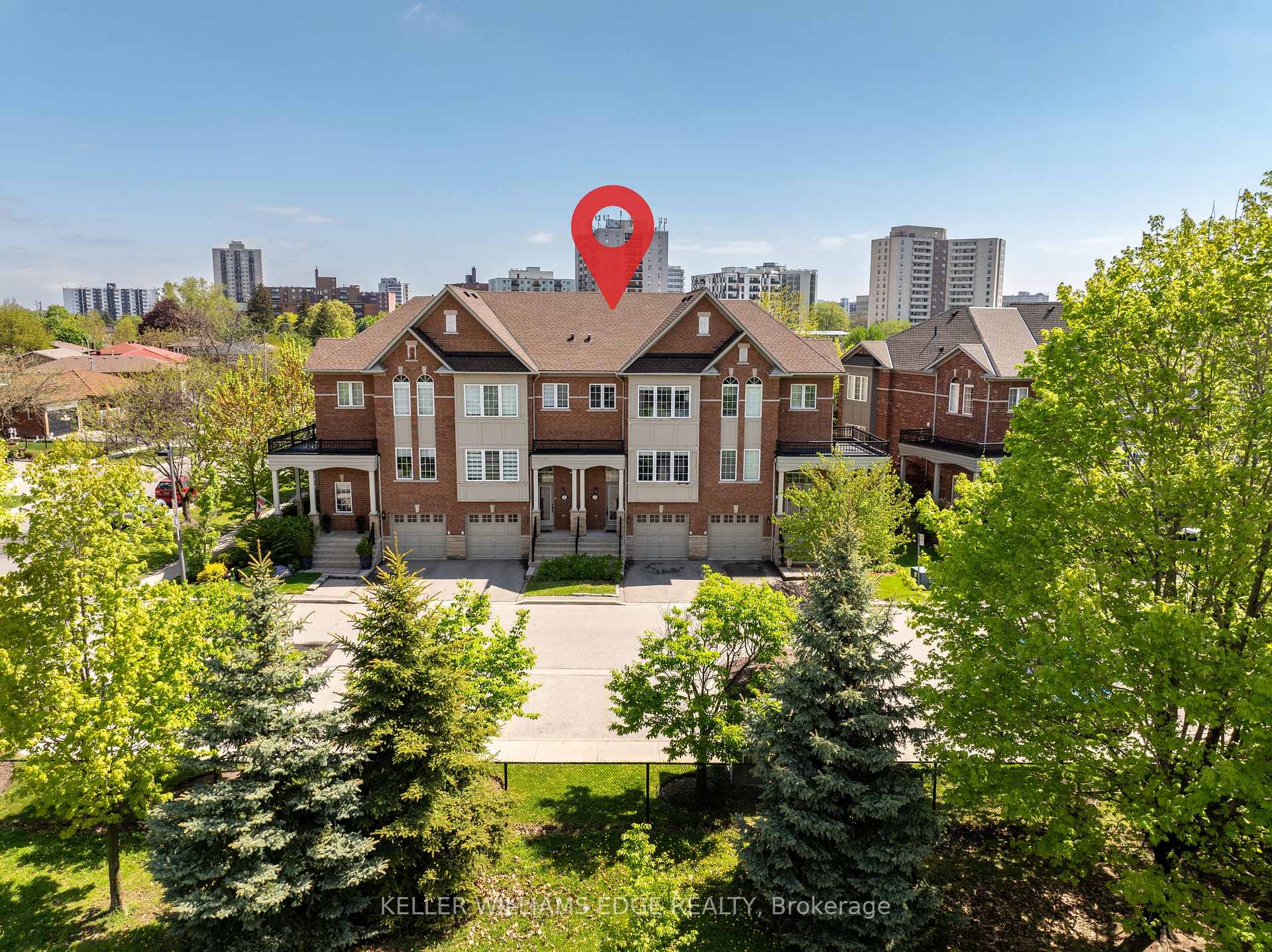 3 Bedrooms Condo at 230 Paisley, Mississauga For sale