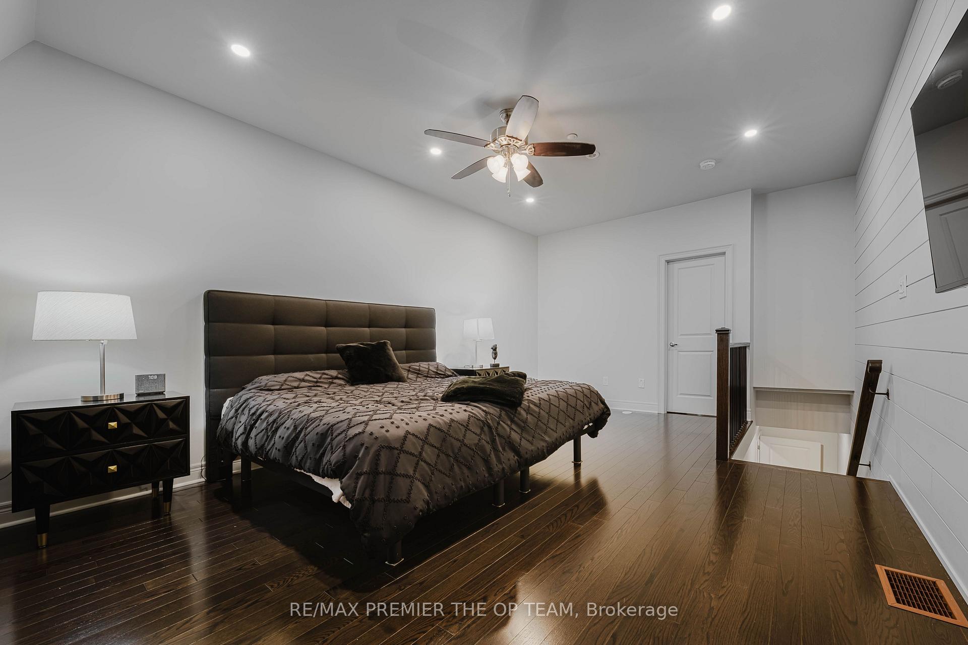 3 Bedrooms Condo at 8347 Kipling, Vaughan For sale
