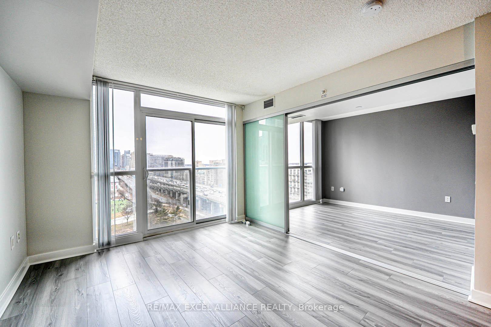 2 Bedrooms Condo at 75 Queens Wharf,  Toronto For sale