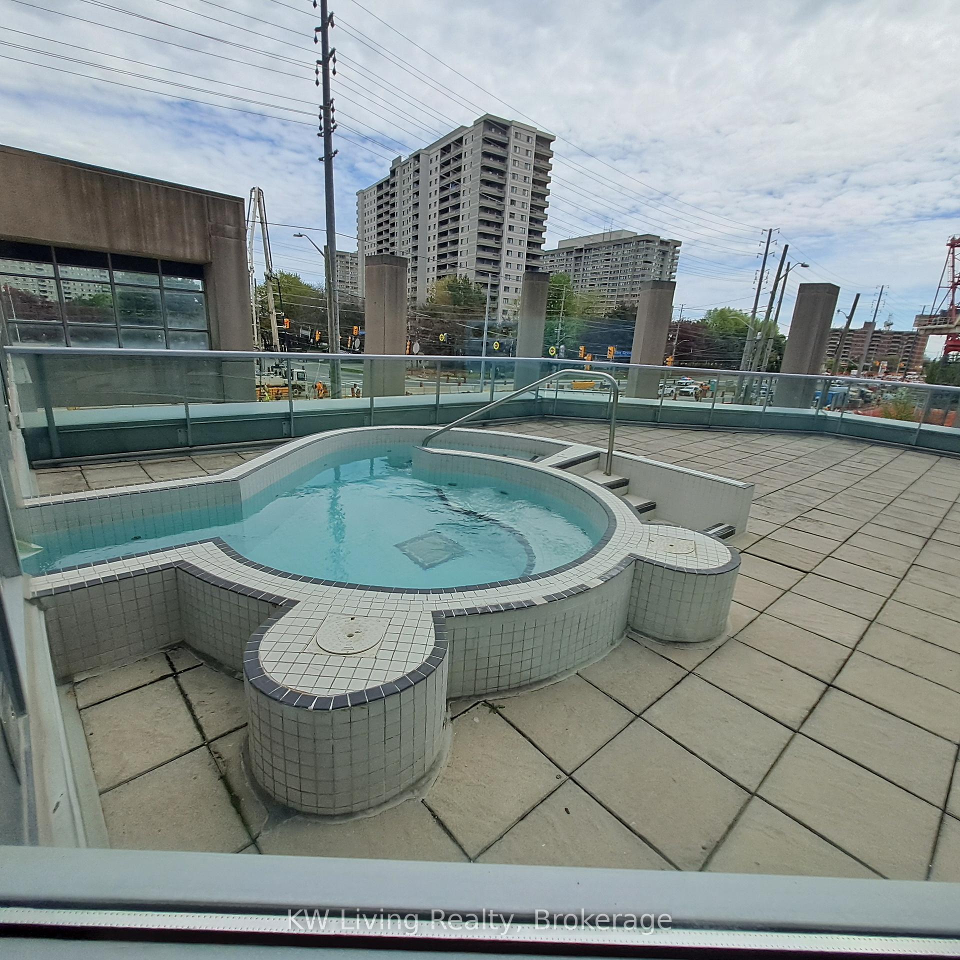 2 Bedrooms Condo at 33 Elm, Mississauga For sale