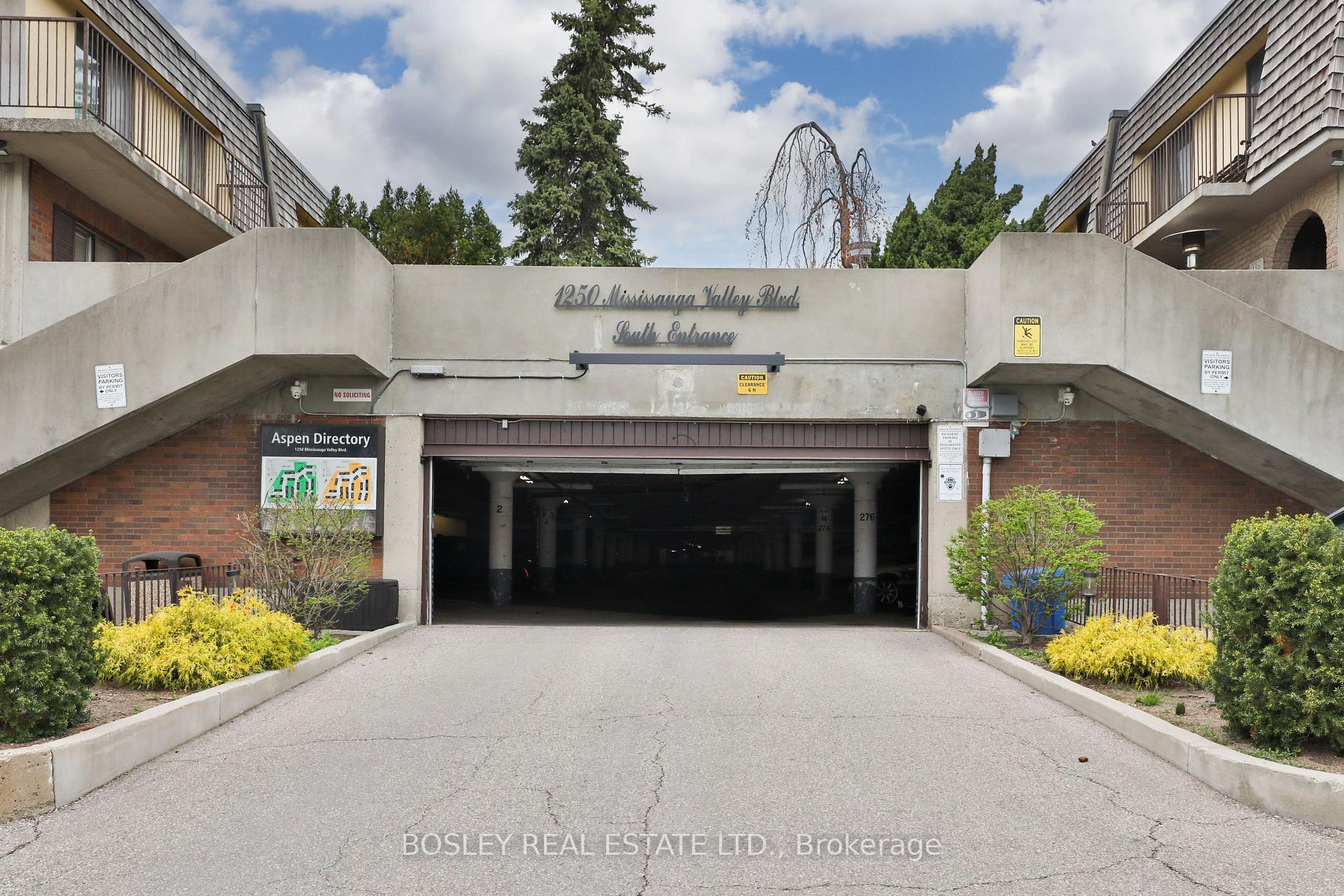 3 Bedrooms Condo at 1250 Mississauga Valley, Mississauga For sale