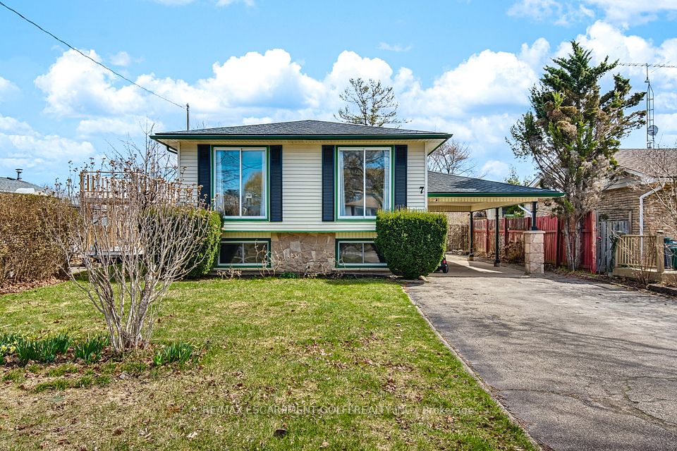 7 CENTENNIAL Drive, St. Catharines, ON L2N 6A3