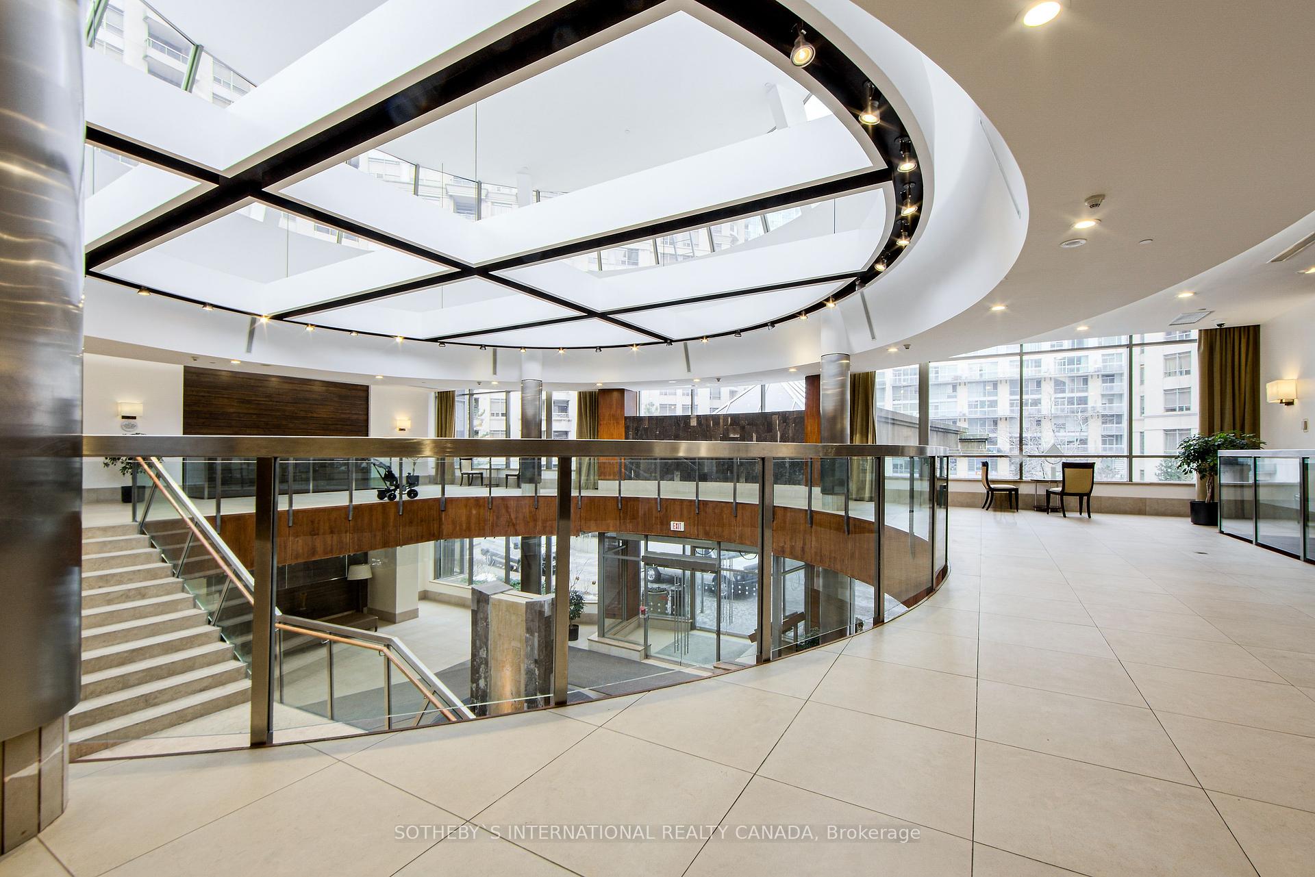 3 Bedrooms Condo at 3888 Duke Of York,  Mississauga For sale