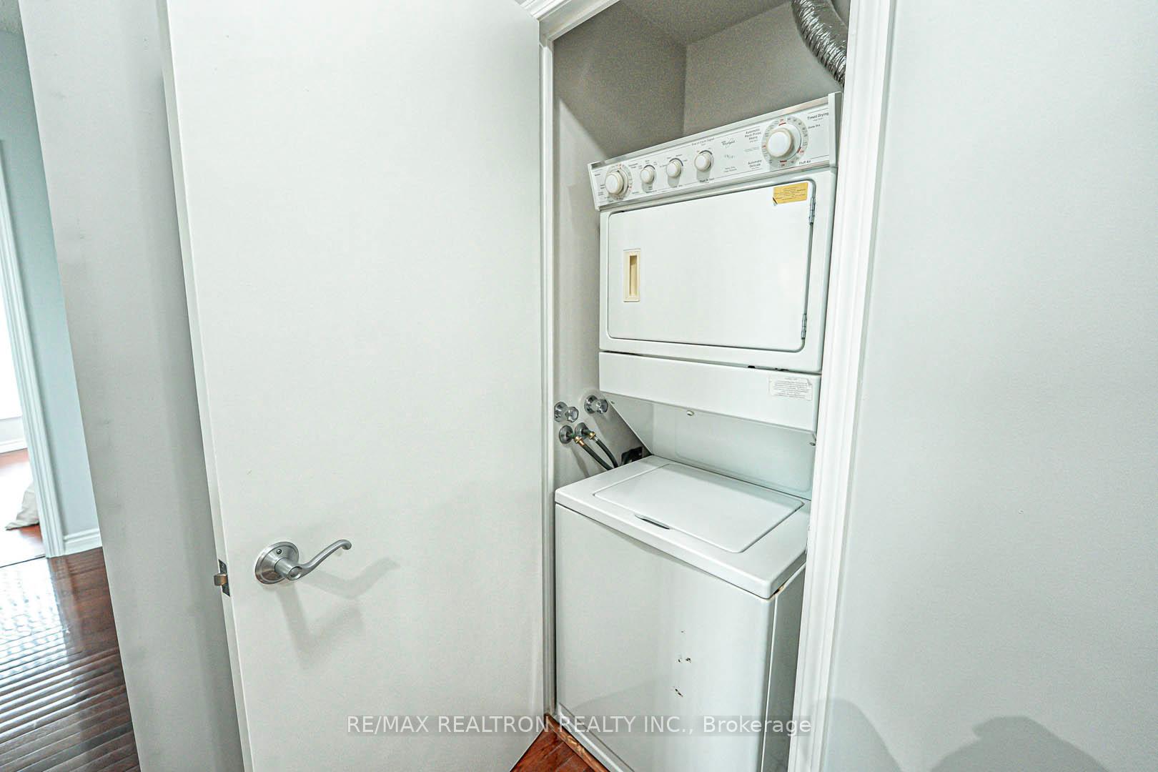2 Bedrooms Condo at 60 Byng, Toronto For sale