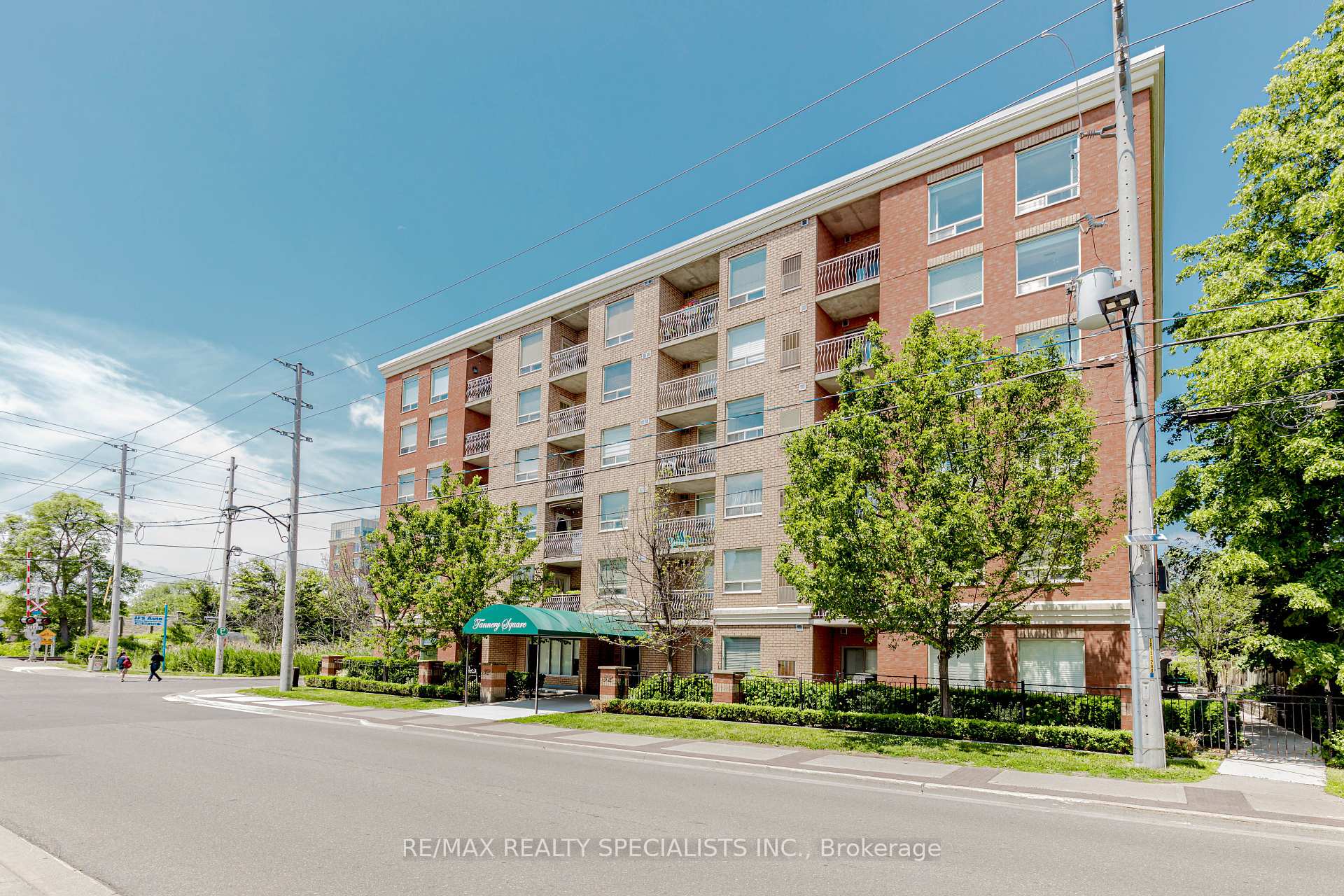 2 Bedrooms Condo at 32 Tannery, Mississauga For sale