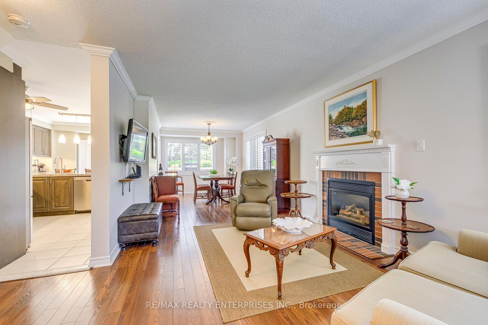 3 Bedrooms Condo at 5658 Glen Erin, Mississauga For sale