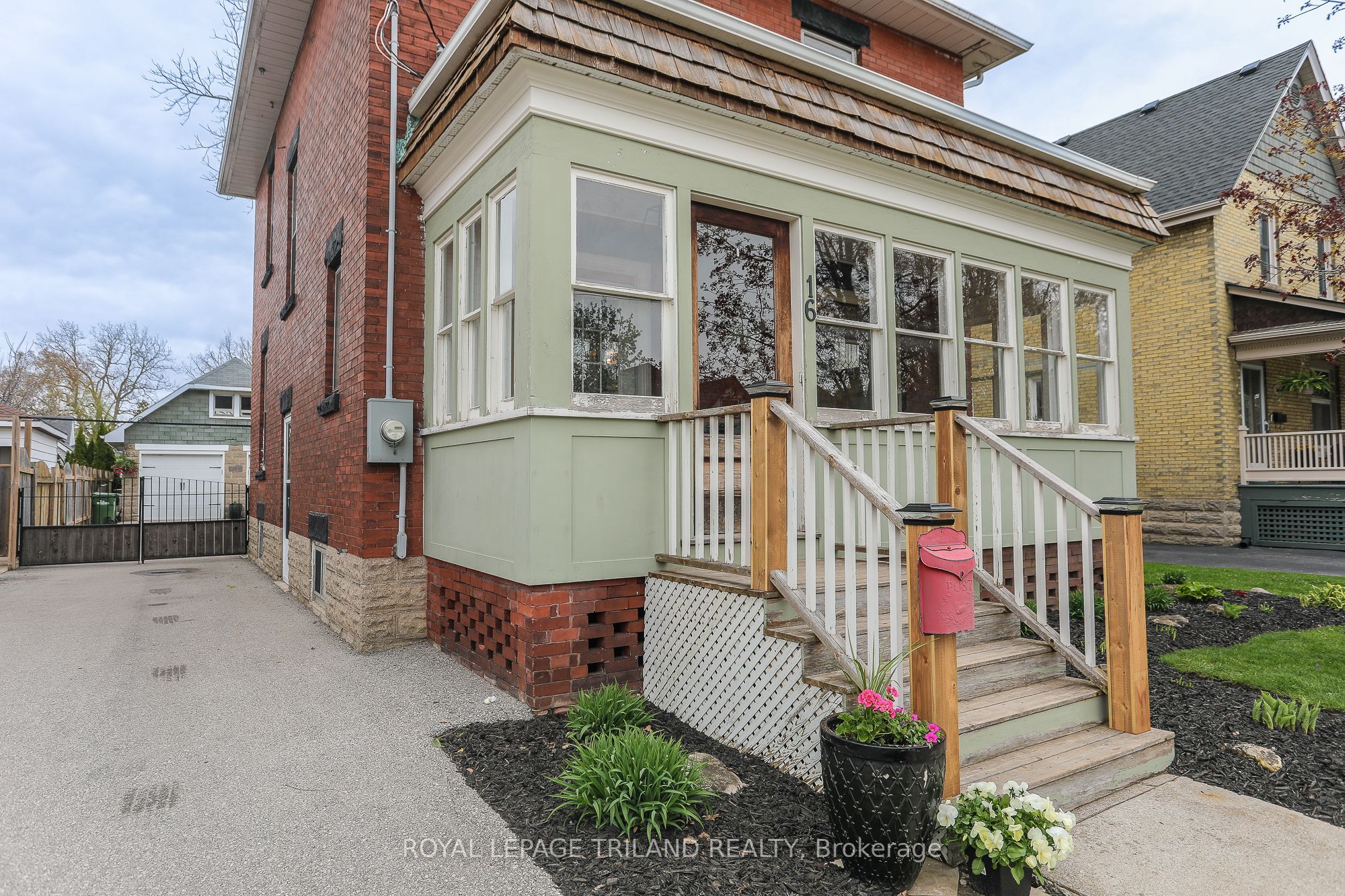 16 Maple Street