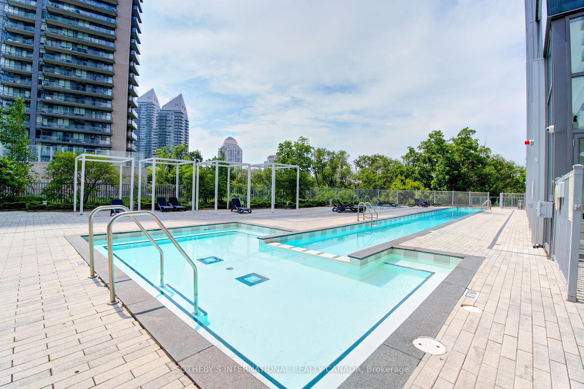 3 Bedrooms Condo at 88 Park Lawn, Toronto For sale
