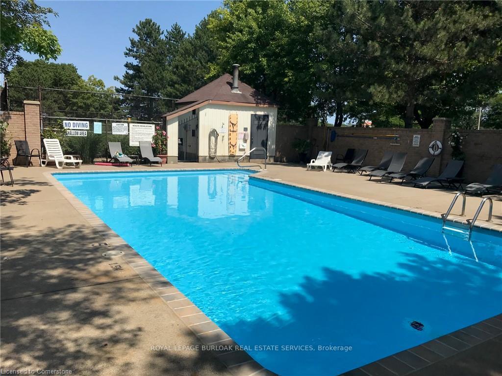 3 Bedrooms Condo at 1508 Upper Middle, Burlington For sale