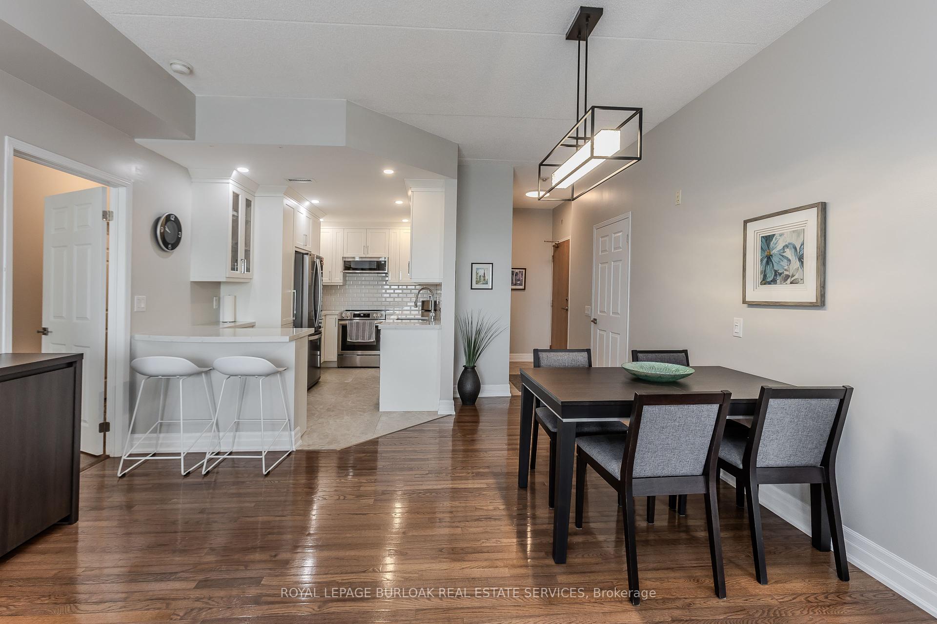 2 Bedrooms Condo at 2085 Amherst Heights, Burlington For sale