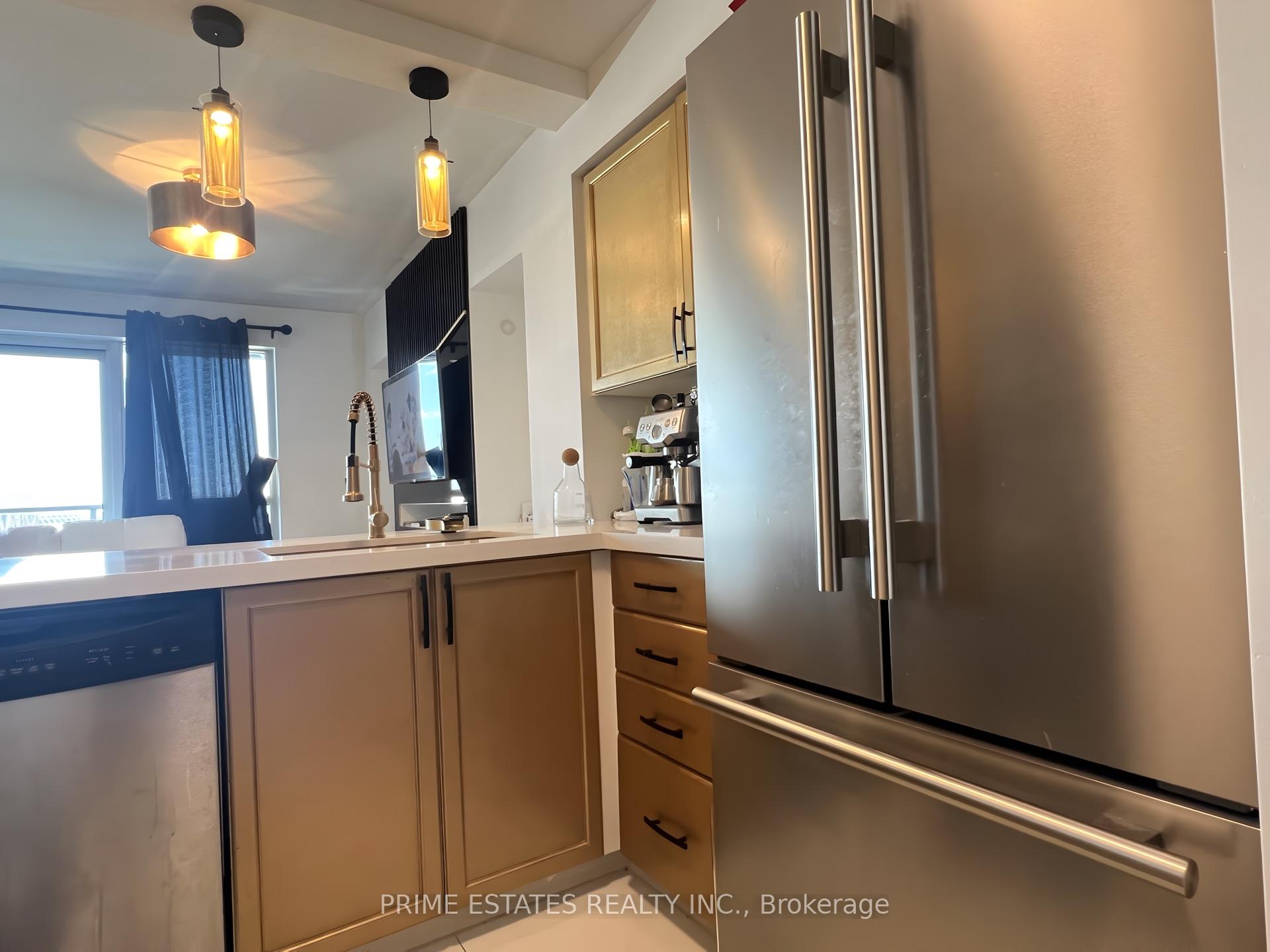 2 Bedrooms Condo at 70 Town Centre,  Toronto For sale