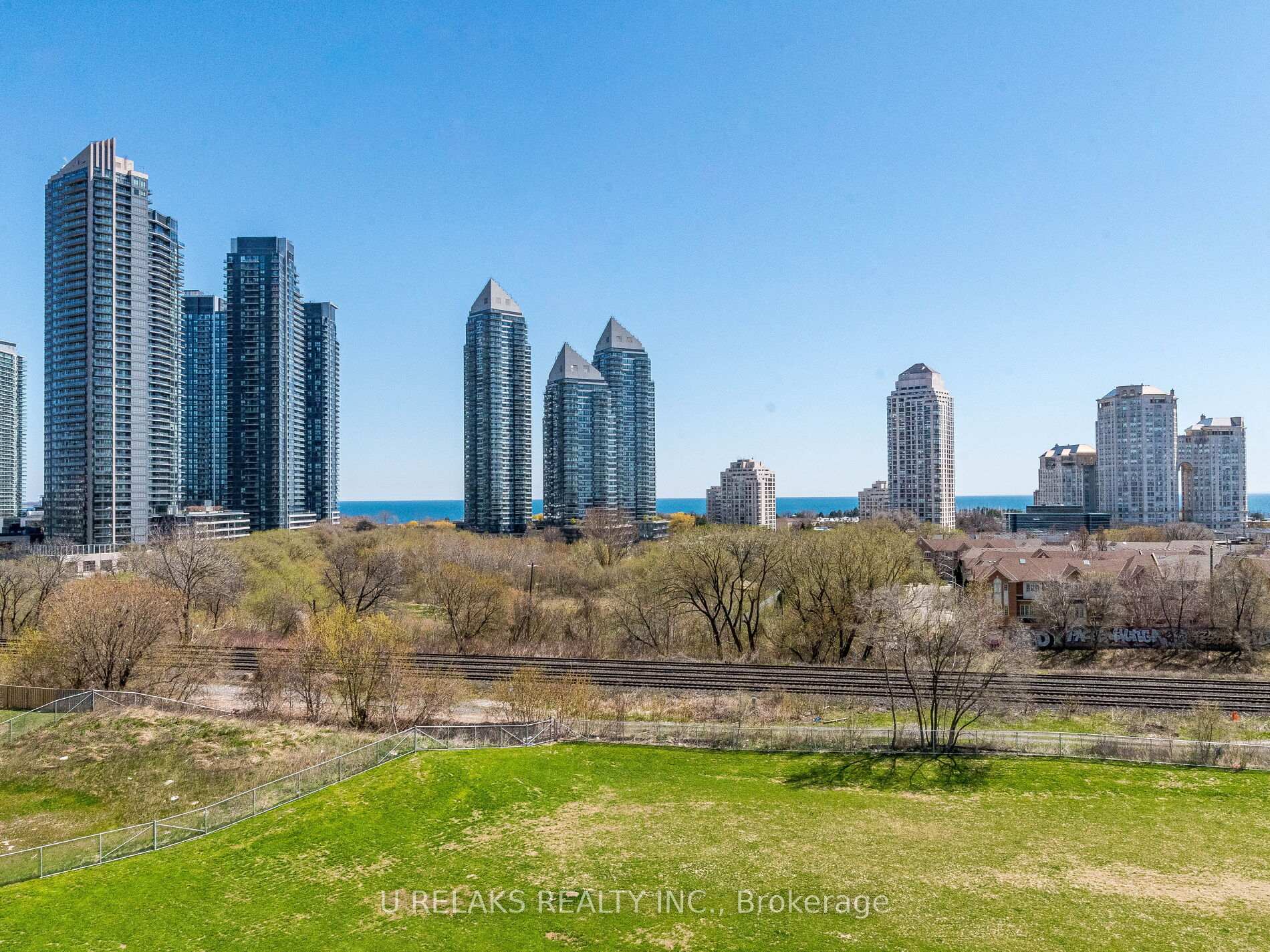 2 Bedrooms Condo at 251 Manitoba,  Toronto For sale