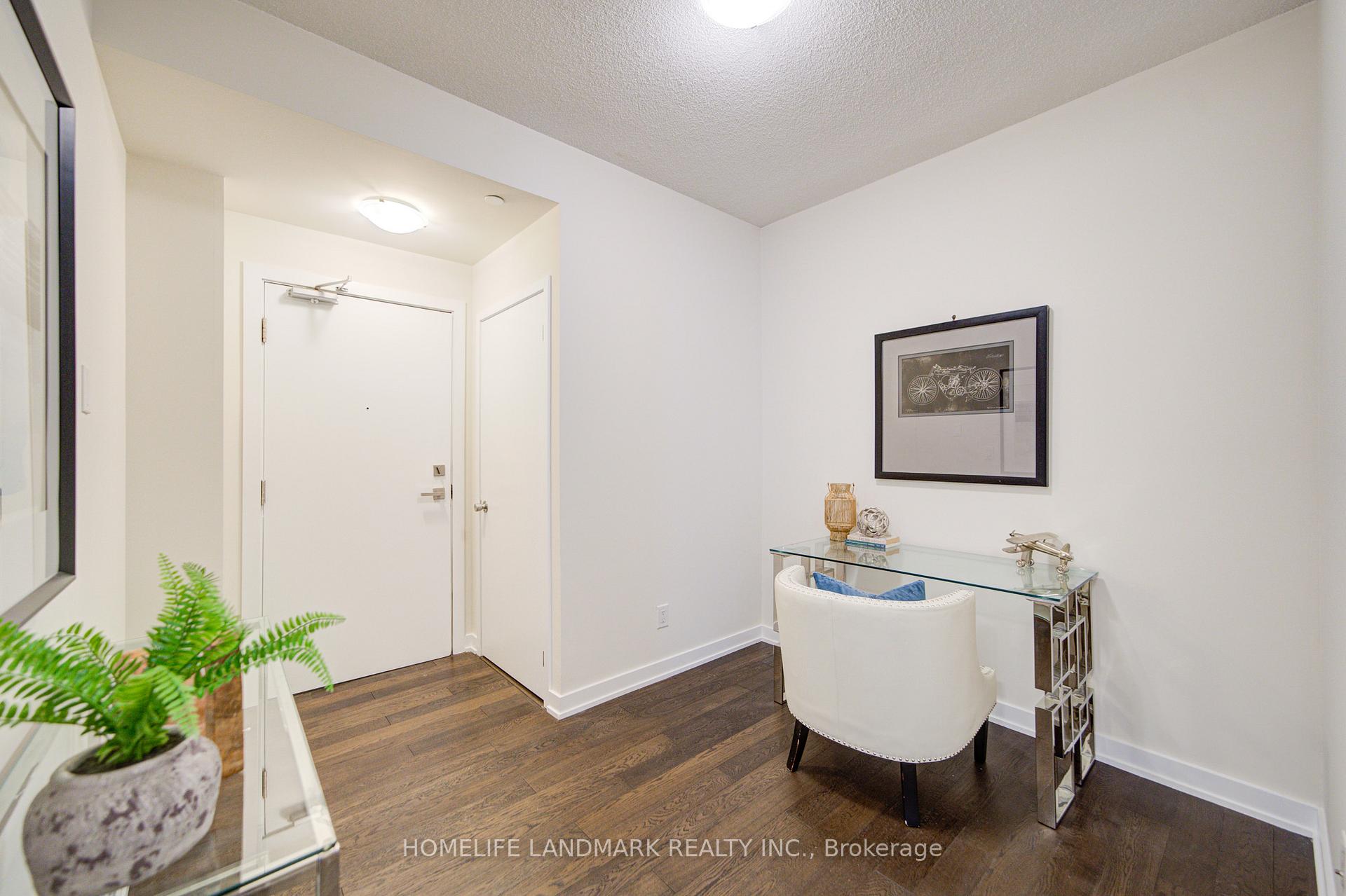 3 Bedrooms Condo at 4011 Brickstone, Mississauga For sale