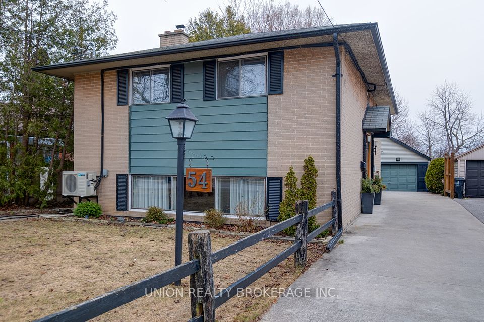 54 Oakridge Drive, Toronto, ON M1M 2A4
