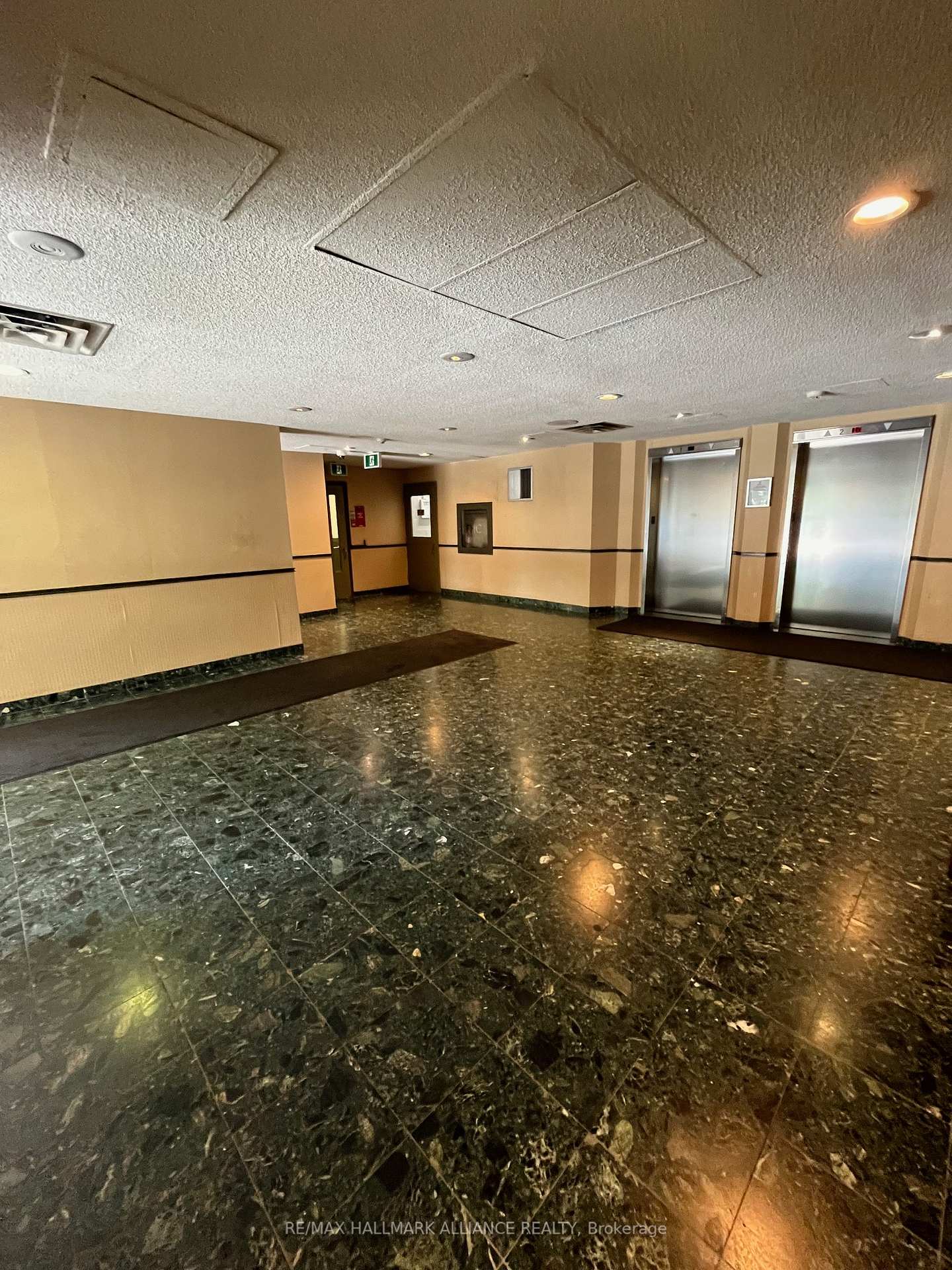 1 Bedroom Co-op at 4205 Shipp, Mississauga For sale