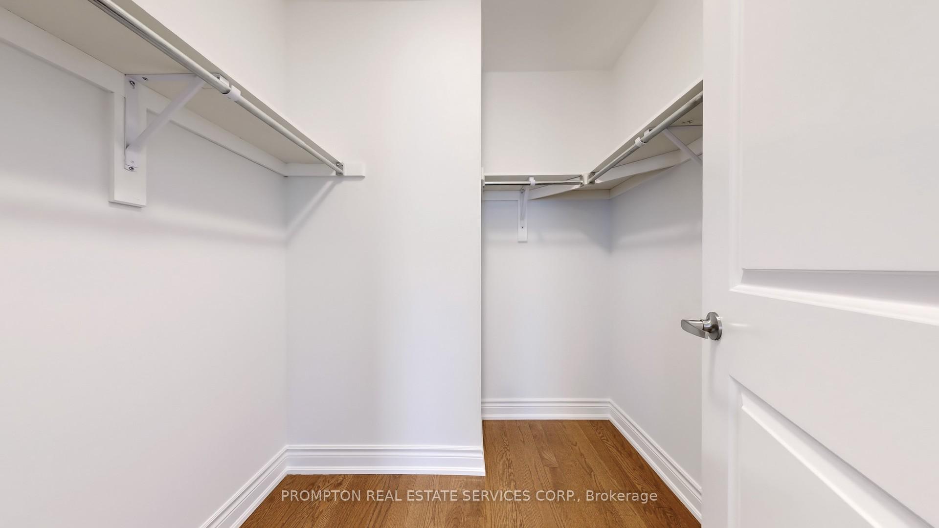 4 Bedrooms Condo at 30 Hargrave, Toronto For sale
