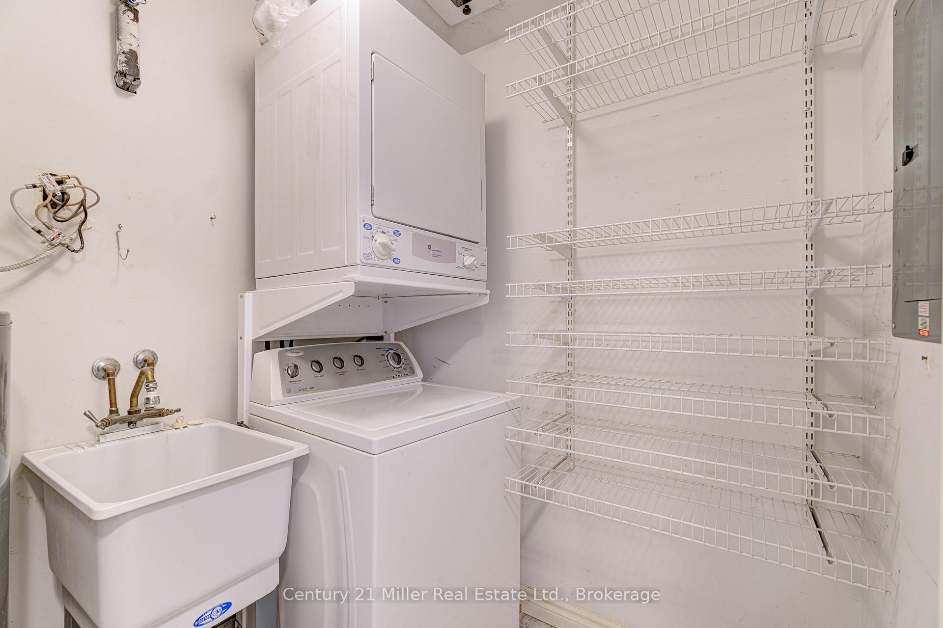 2 Bedrooms Condo at 67 Caroline, Hamilton For sale