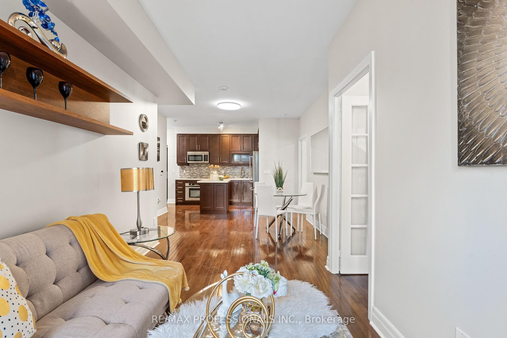 2 Bedrooms Condo at 35 Balmuto,  Toronto For sale