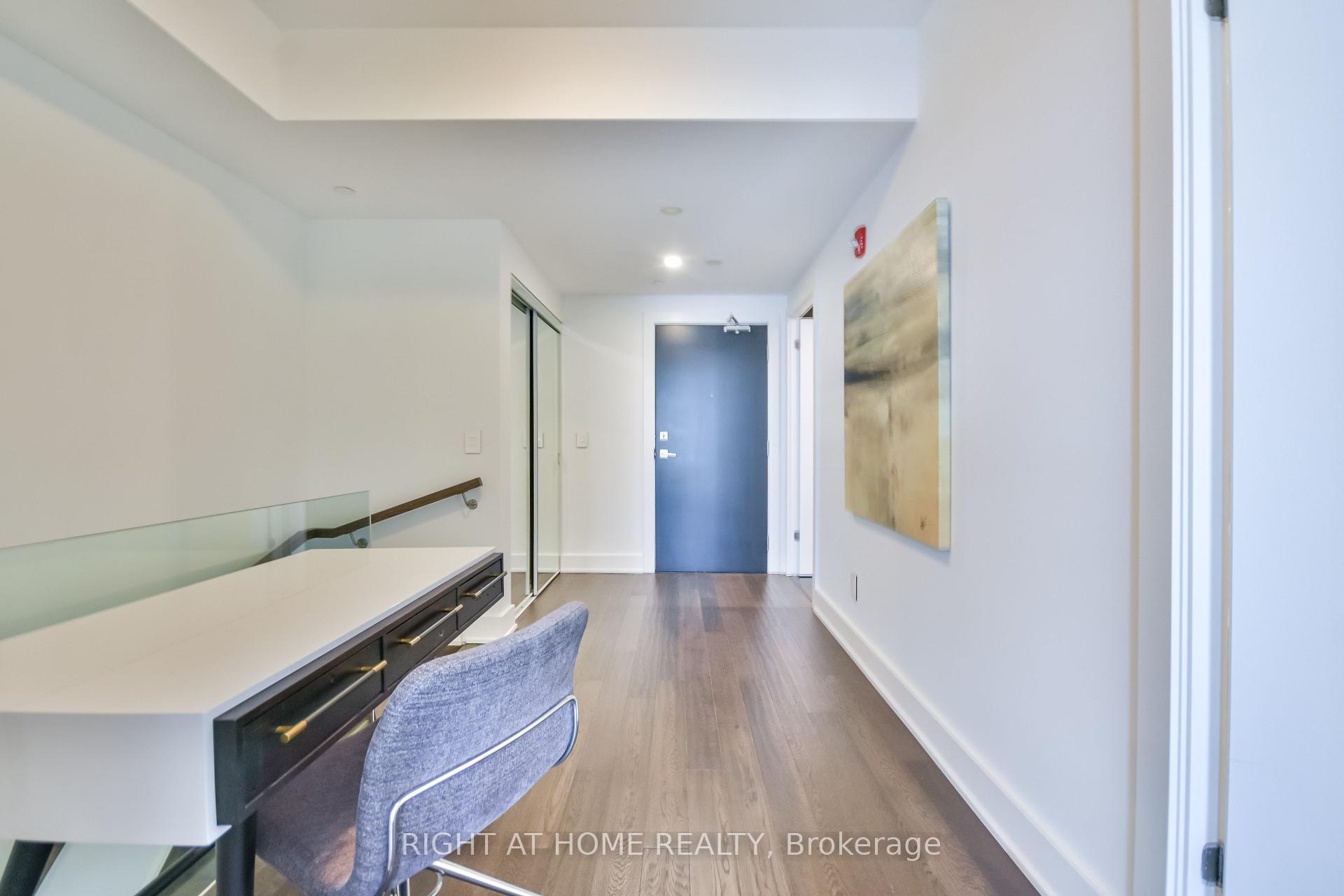 3 Bedrooms Condo at 5230 Dundas, Burlington For sale