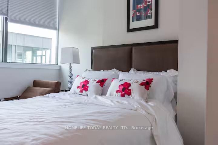 2 Bedrooms Condo at 8 Charlotte, Toronto For sale