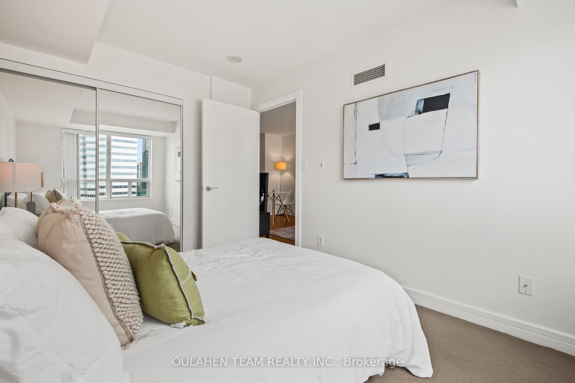 1 Bedroom Condo at 16 Harrison Garden, Toronto For sale