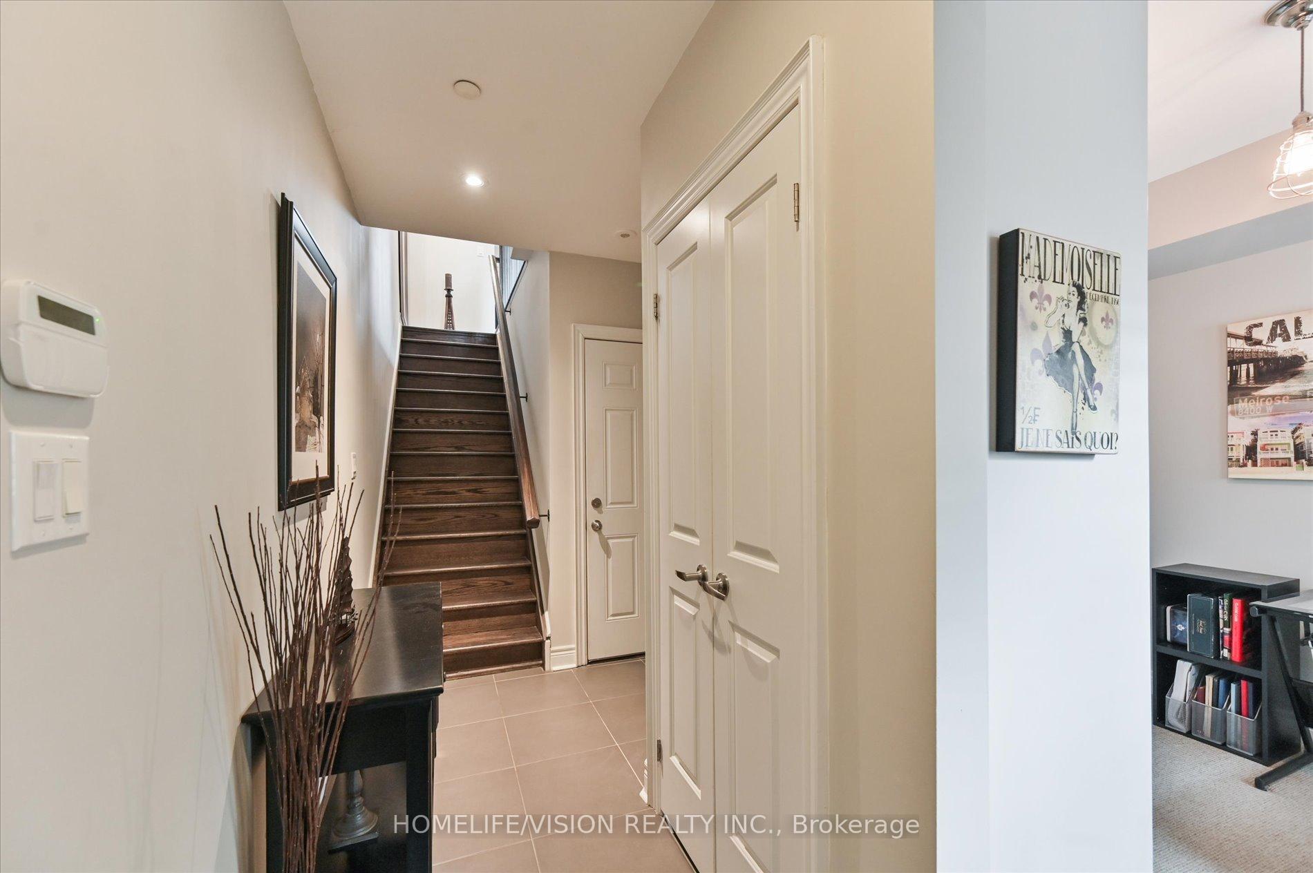 4 Bedrooms Condo at 2 Agar, Vaughan For sale