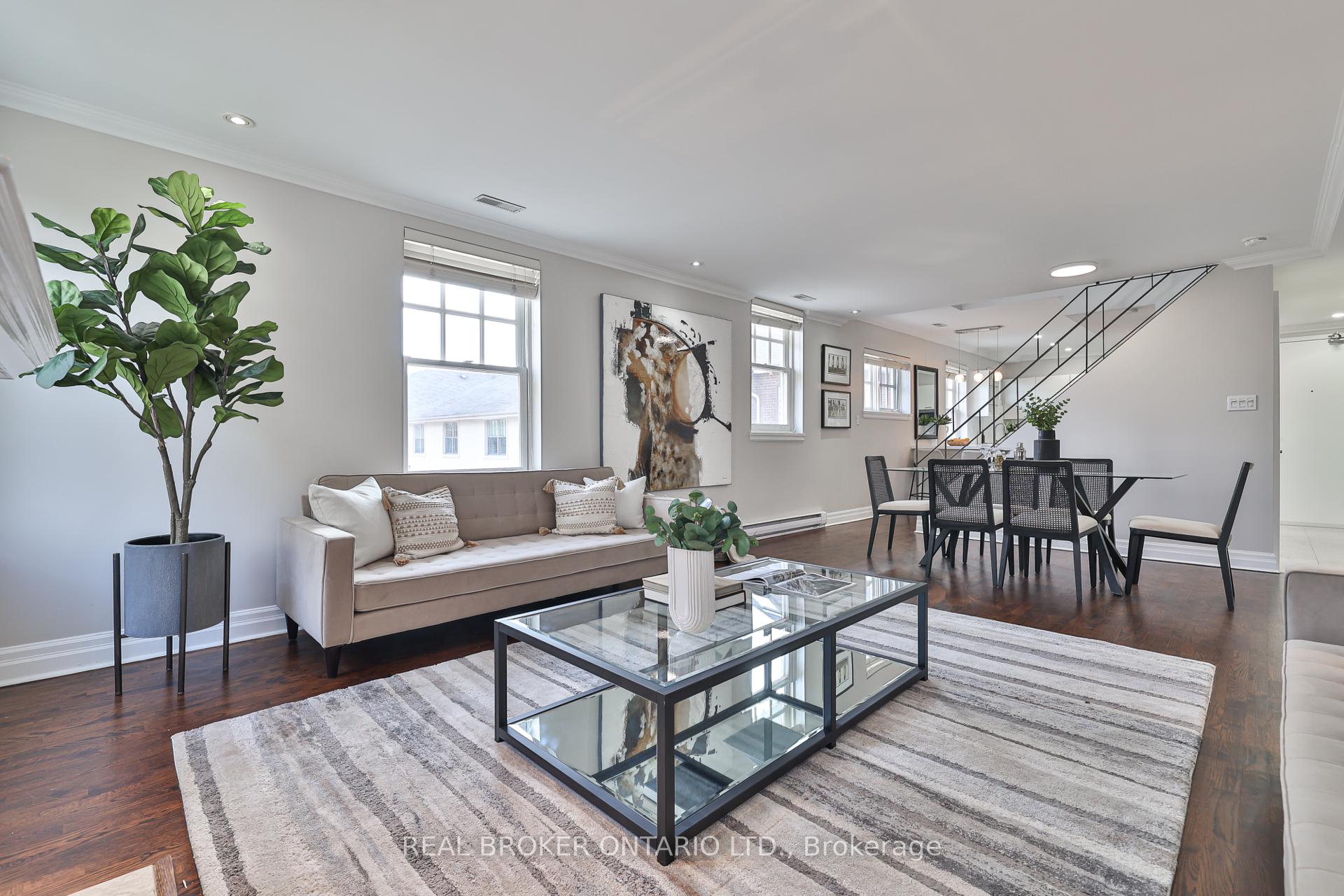 2 Bedrooms Condo at 195 Poplar Plains, Toronto For sale