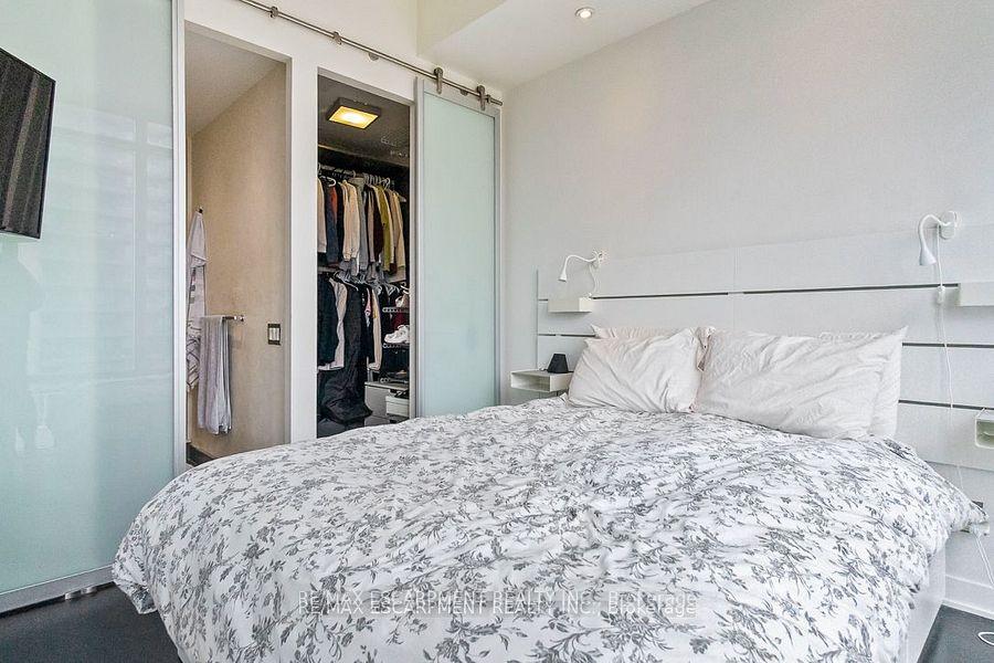 2 Bedrooms Condo at 88 Park Lawn, Toronto For sale