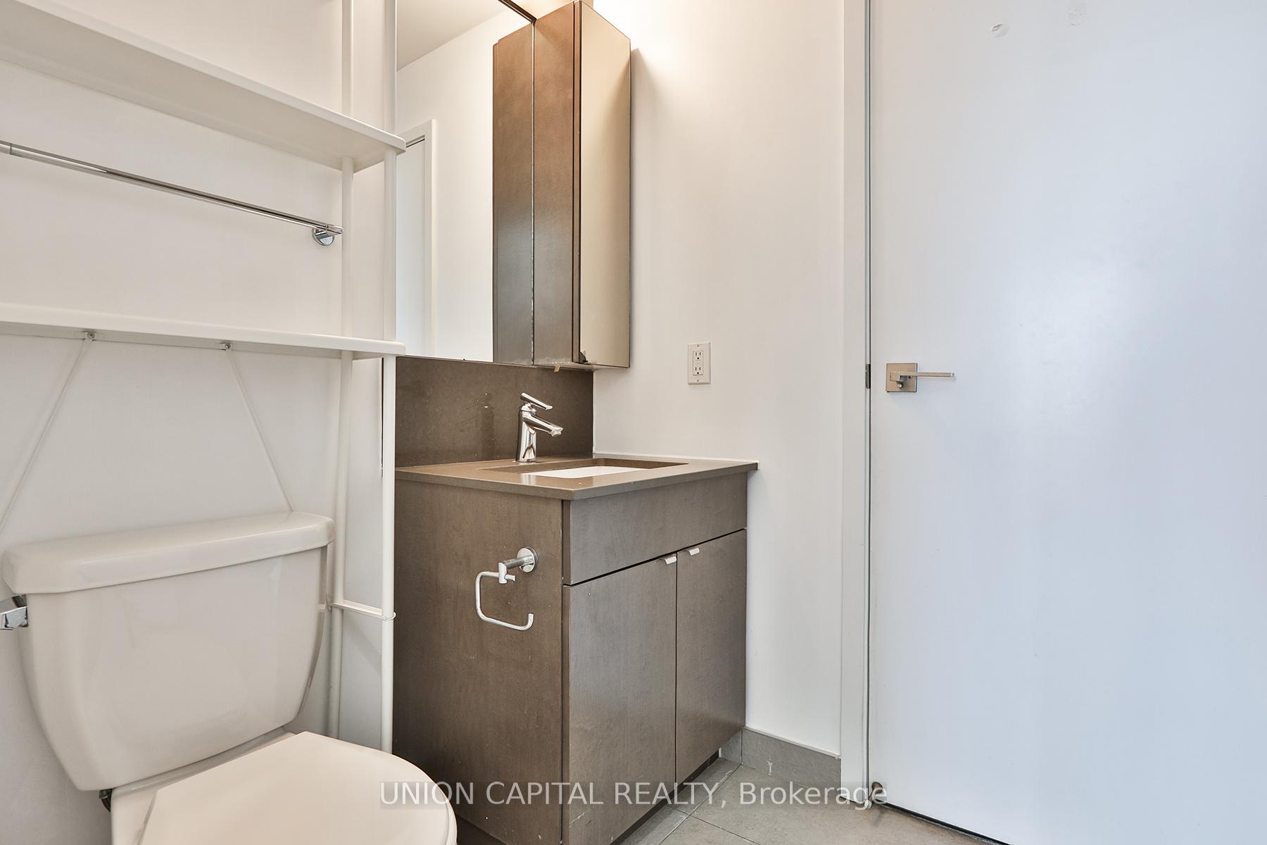 2 Bedrooms Condo at 89 Dunfield, Toronto For sale