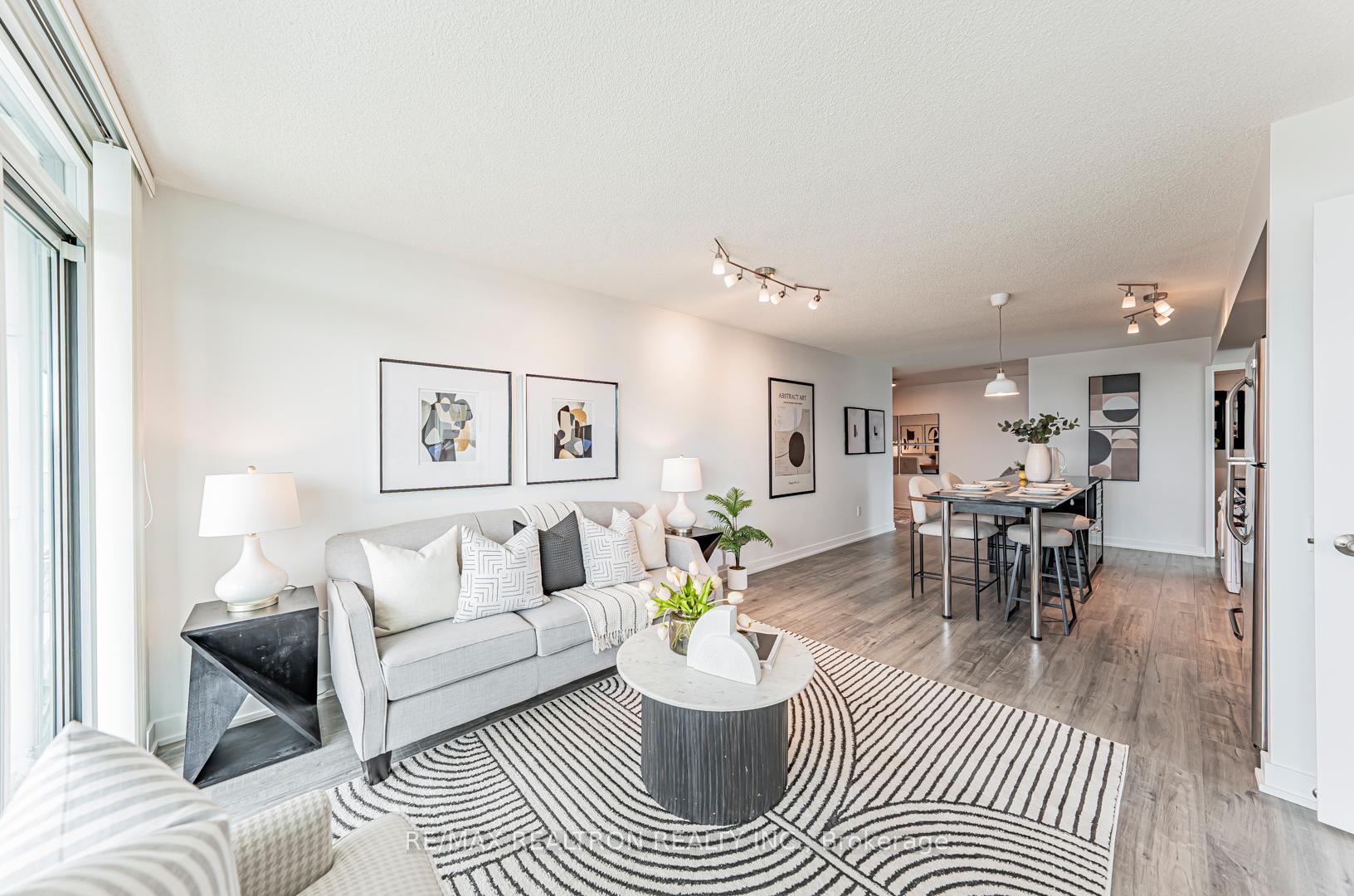 3 Bedrooms Condo at 29 Singer, Toronto For sale