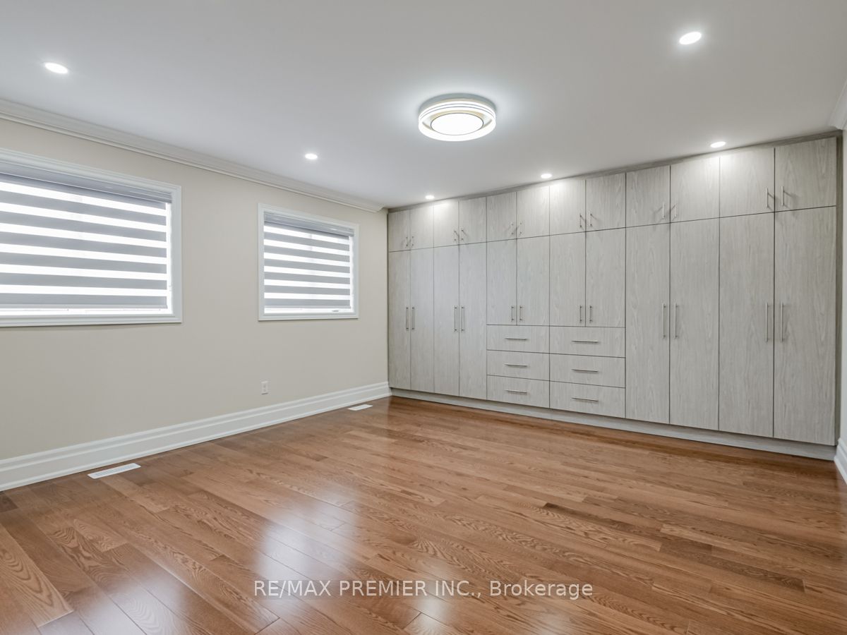 37 Colombo Crescent
