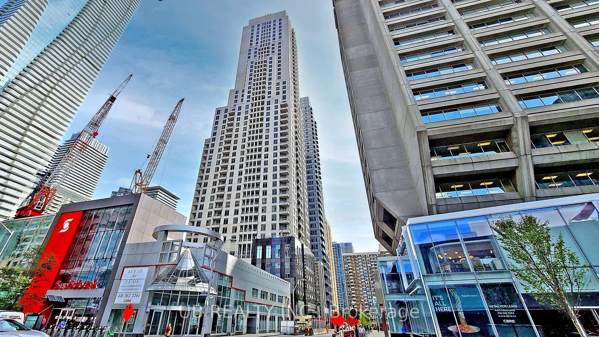 3 Bedrooms Condo at 35 Balmuto, Toronto For sale