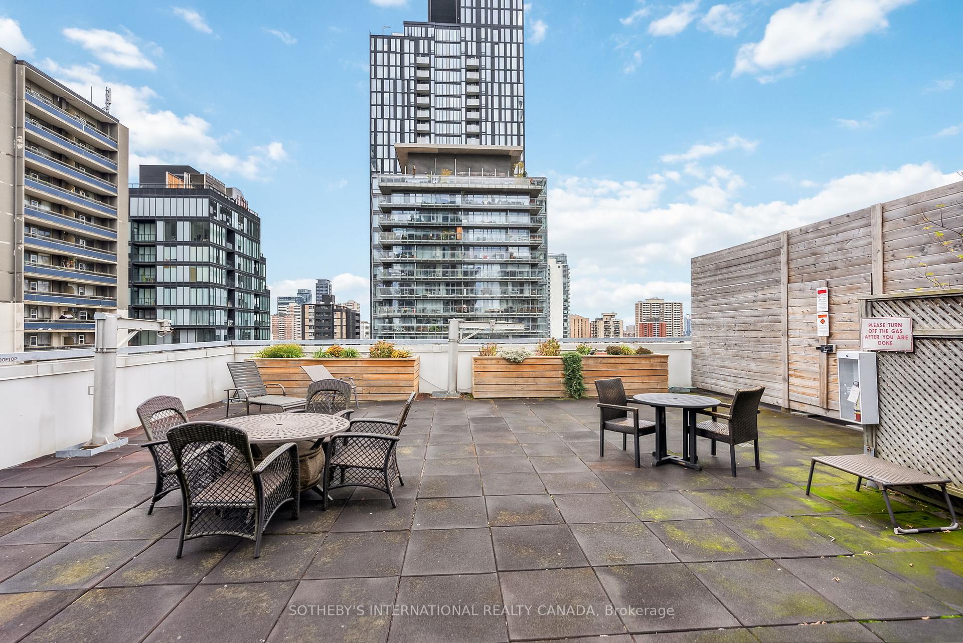 1 Bedroom Condo at 8 Wellesley, Toronto For sale