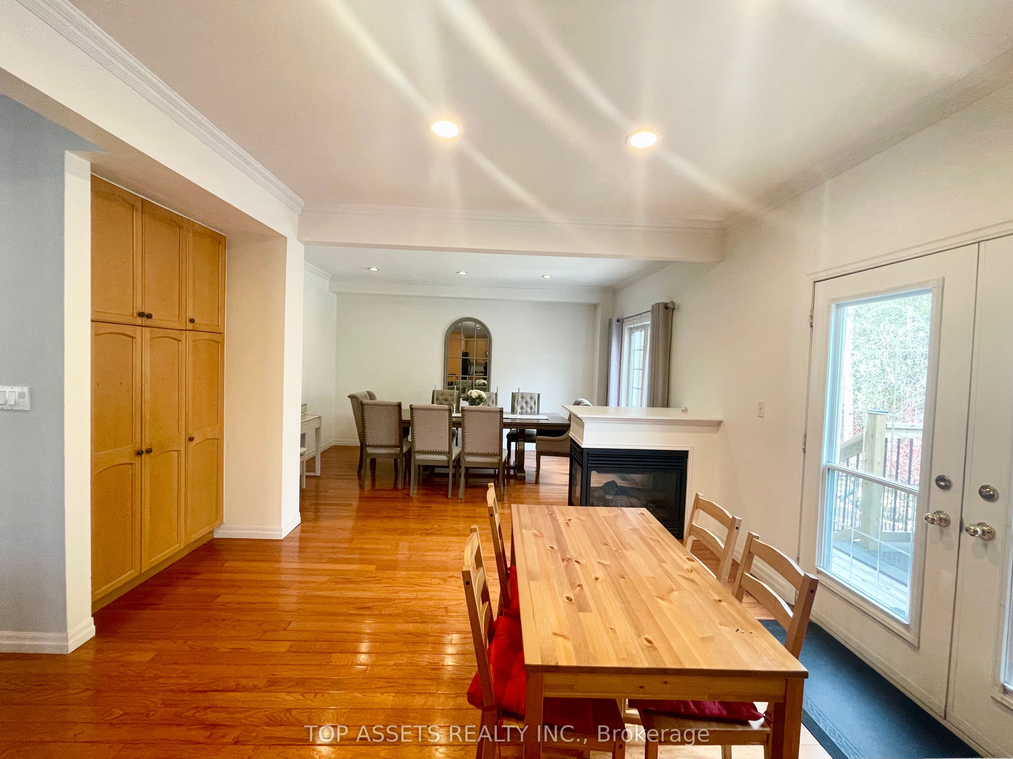 32 Headwater Crescent