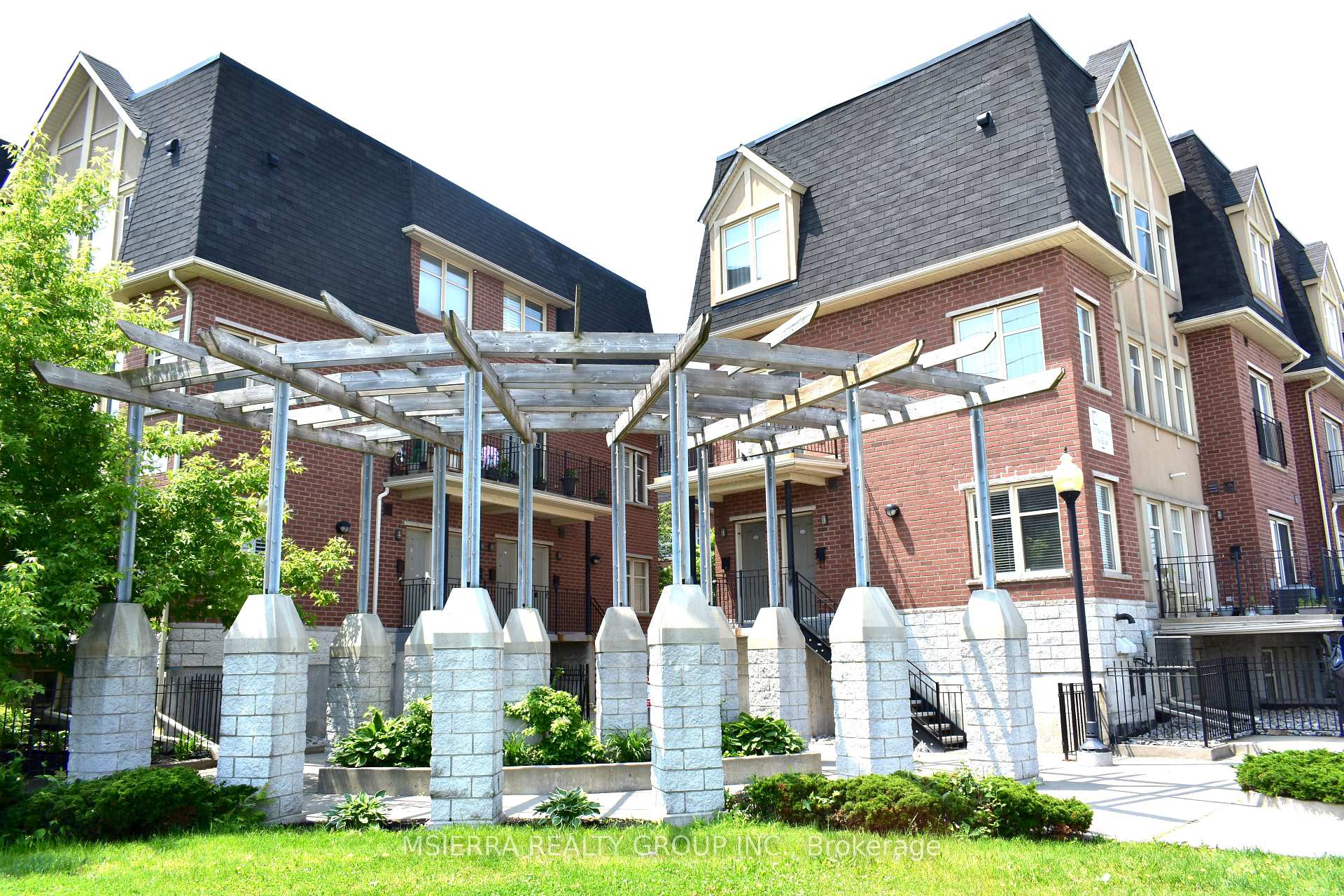 2 Bedrooms Condo at 65 Cranborne, Toronto For sale