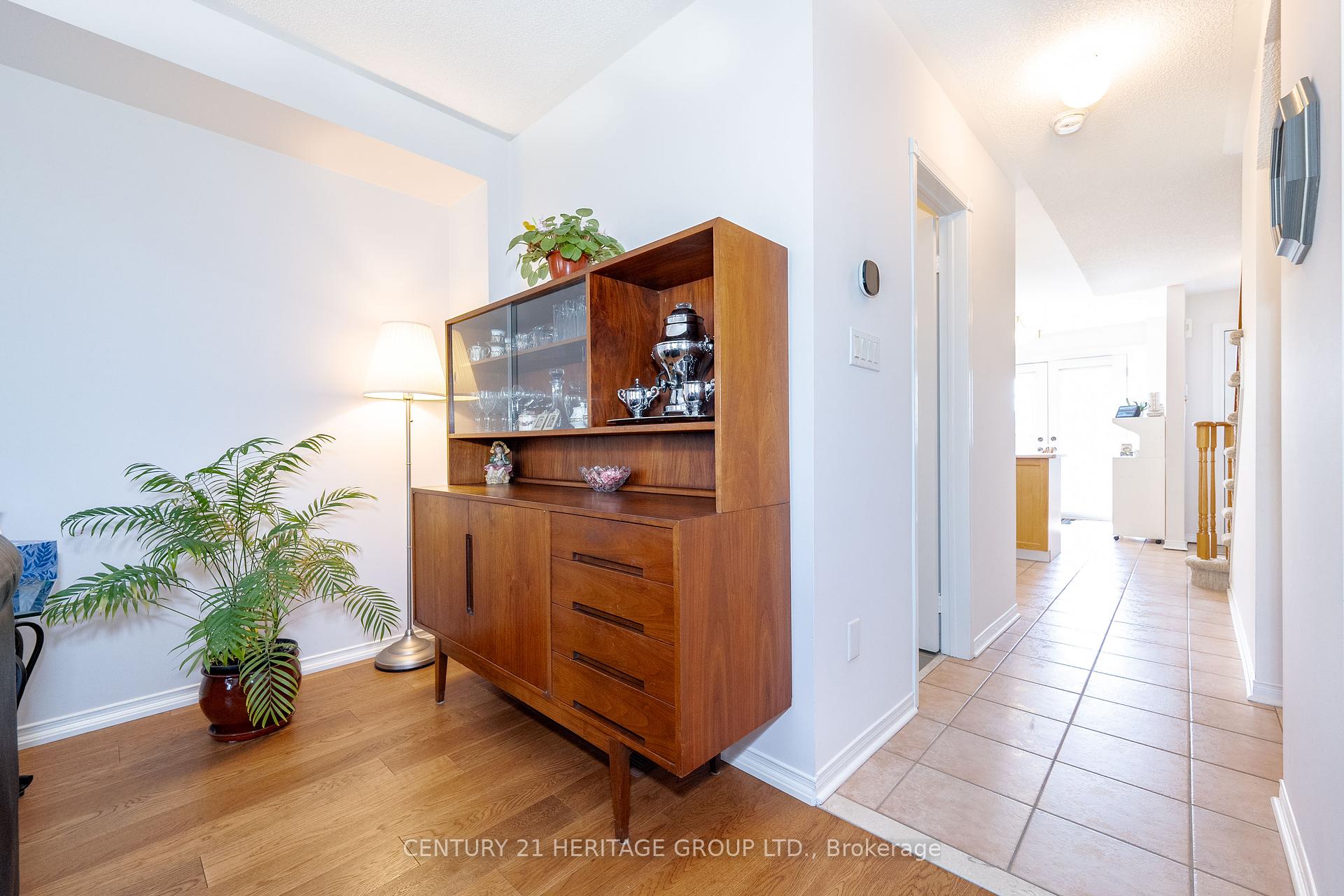 3 Bedrooms Condo at 124 Rory,  Toronto For sale