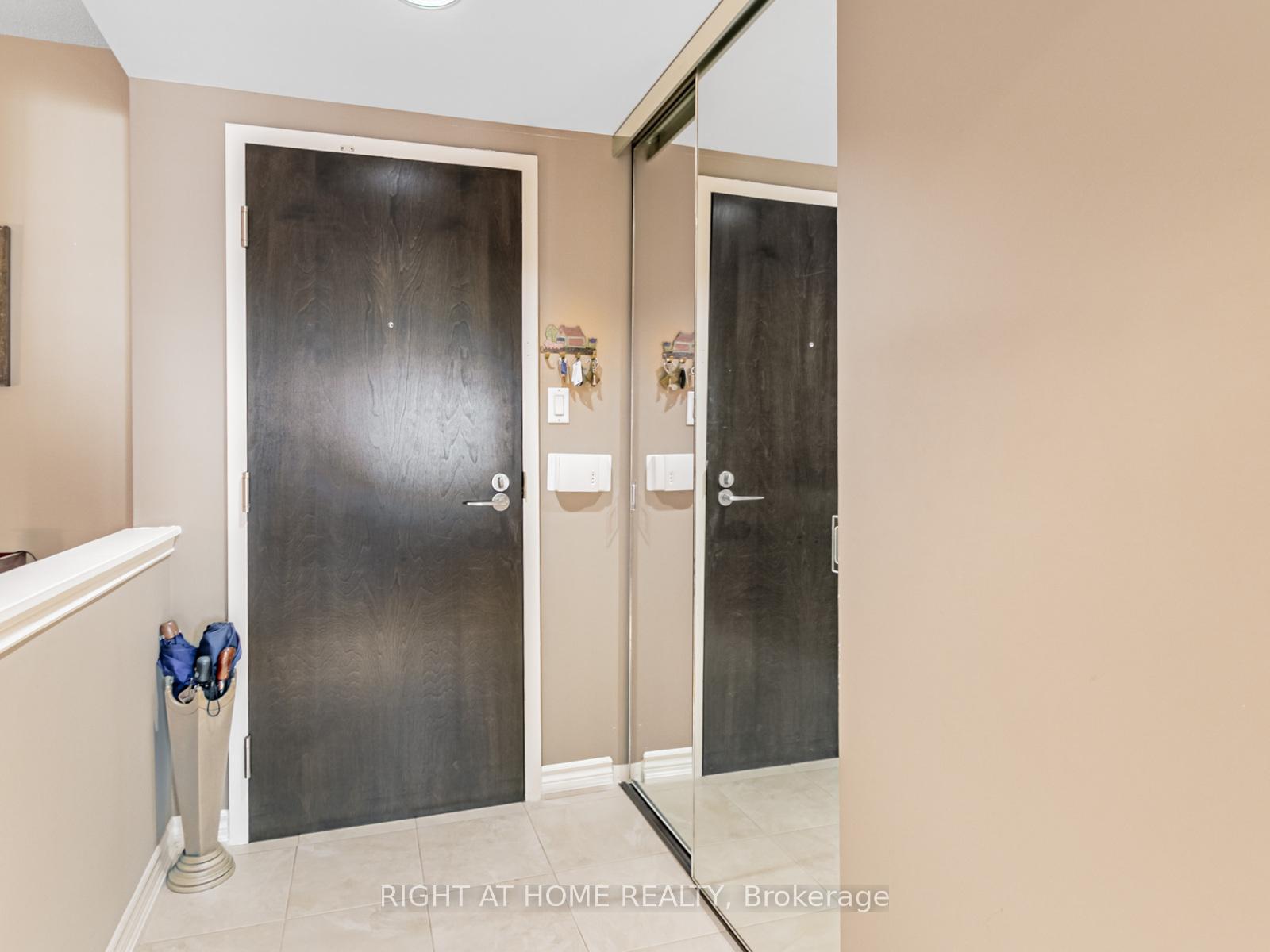 2 Bedrooms Condo at 225 Davenport, Toronto For sale