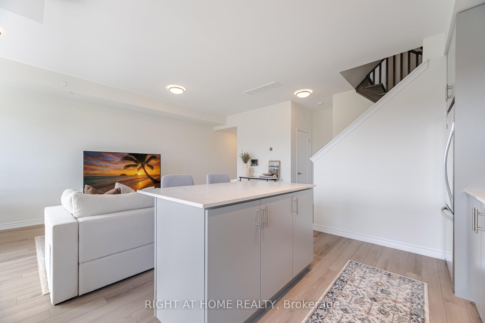 2 Bedrooms Condo at 349 Wheat Boom, Oakville For sale