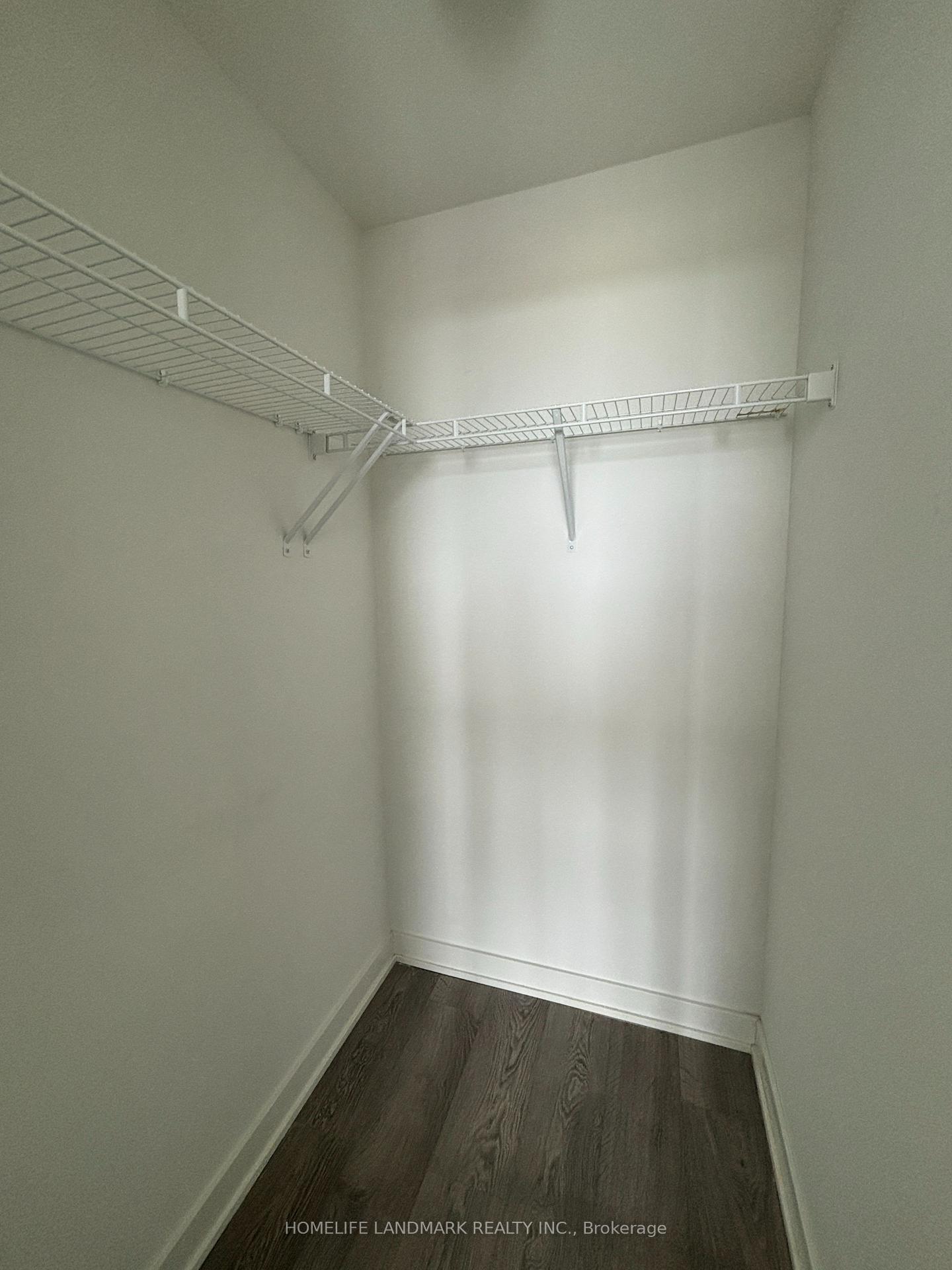 3 Bedrooms Condo at 4677 Glen Erin, Mississauga For sale