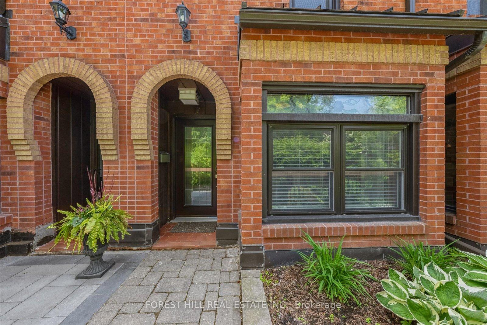 3 Bedrooms Condo at 10 Buller, Toronto For sale